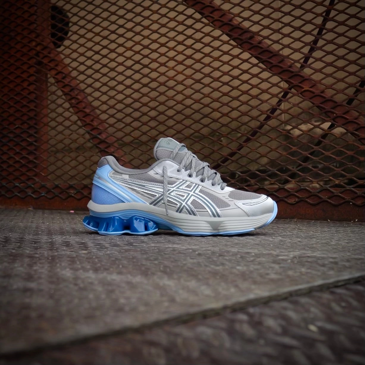 clean look Mens Asics Gel-Kinetic Fluent (Clay Grey/Steel Grey)