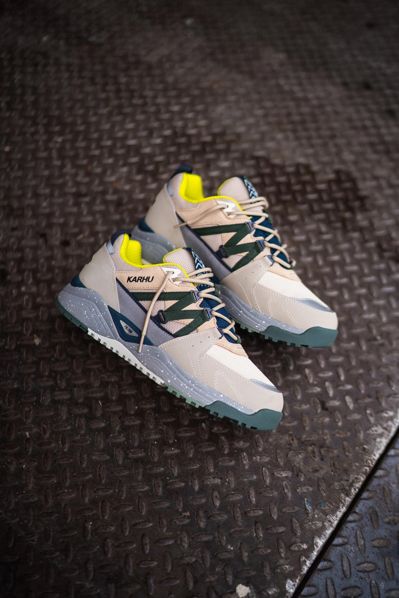 Mens Karhu Fusion XC (Silver Lining/Dark Forest) Morning Rush Posture Help