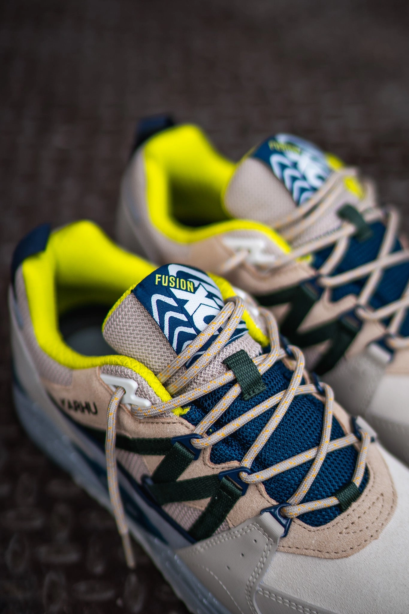 Weekend Walker Breathable Vamp Mens Karhu Fusion XC (Silver Lining/Dark Forest)