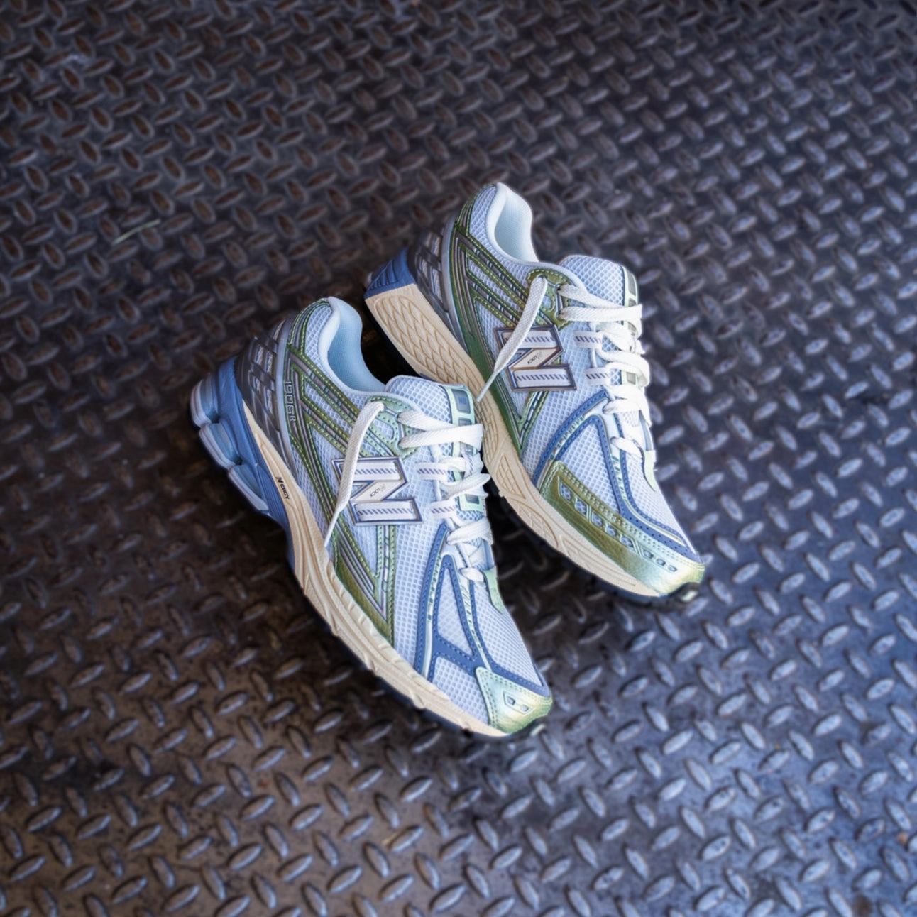 Mens New Balance 1906R (Metallic Green/Blue) - U1906RNE High Rebound Midsole Smooth exterior