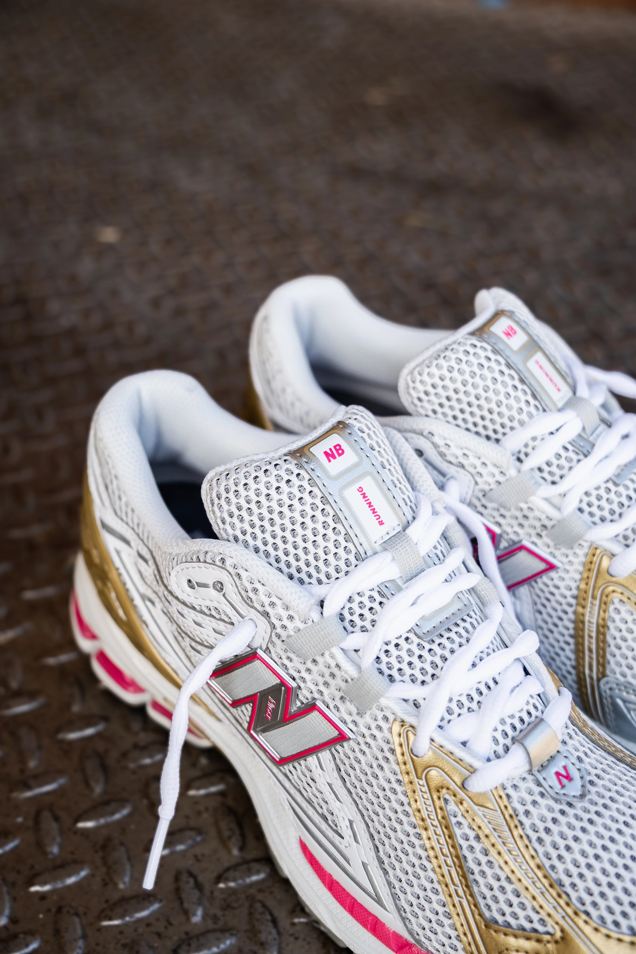 Mens New Balance 1906R (Silver Metallic Dragon Berry) - U1906RCH Pressure Zone Mapping Durable Double Stitching