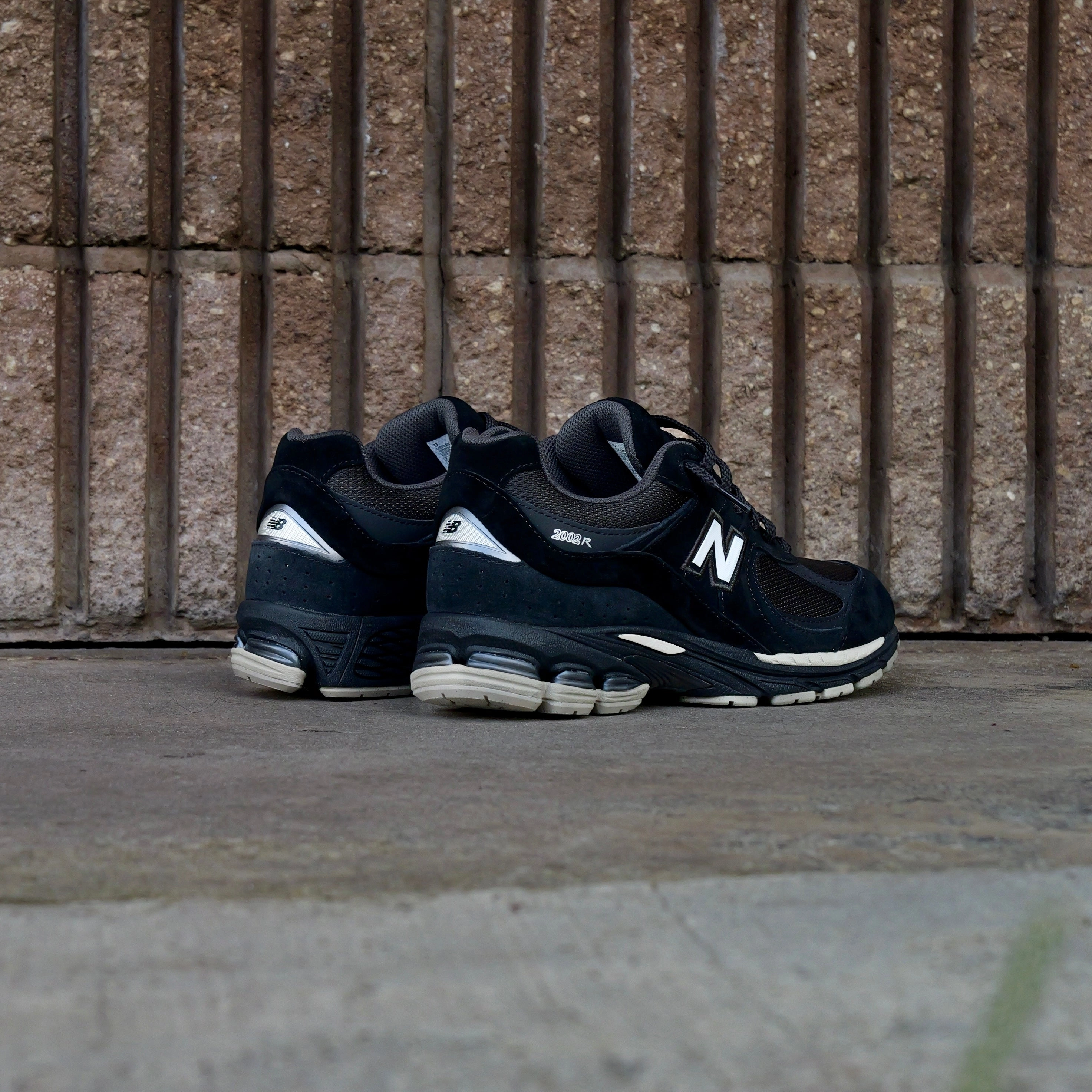 Mens New Balance 2002R (Black/Brown) - U2002RL Arch Support System All-Day Stability