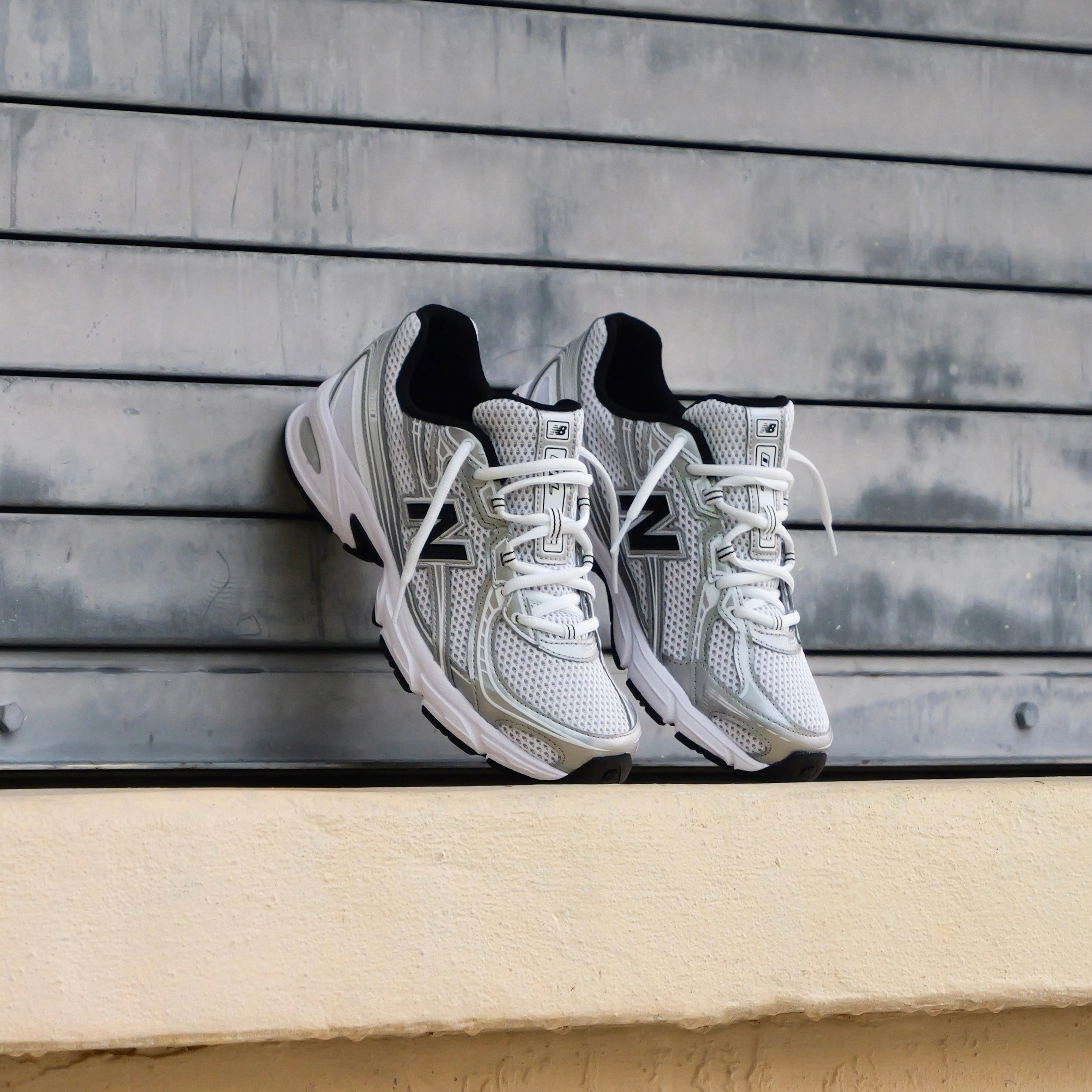 Slim Frame Airflow Channel Tech Mens New Balance 740 (White/Silver Metallic/Black) - U740NW2