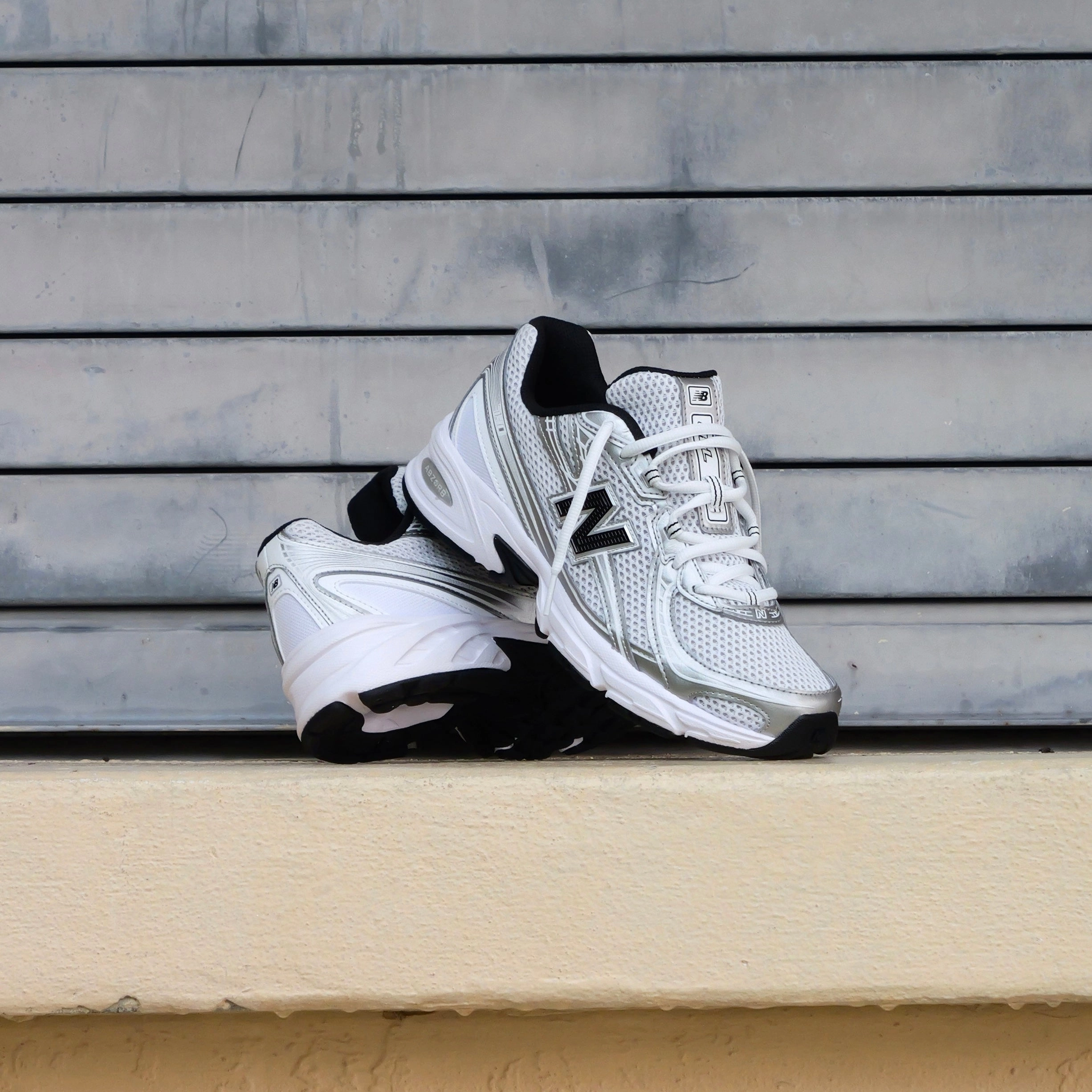 Mens New Balance 740 (White/Silver Metallic/Black) - U740NW2 Smooth Siding Multi Layer Cushioning