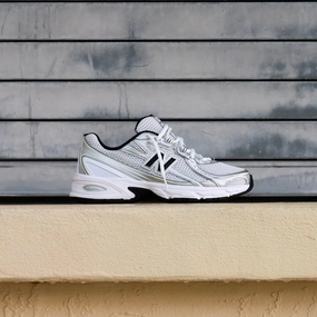 Outdoor Walks Shock-absorbent Mens New Balance 740 (White/Silver Metallic/Black) - U740NW2