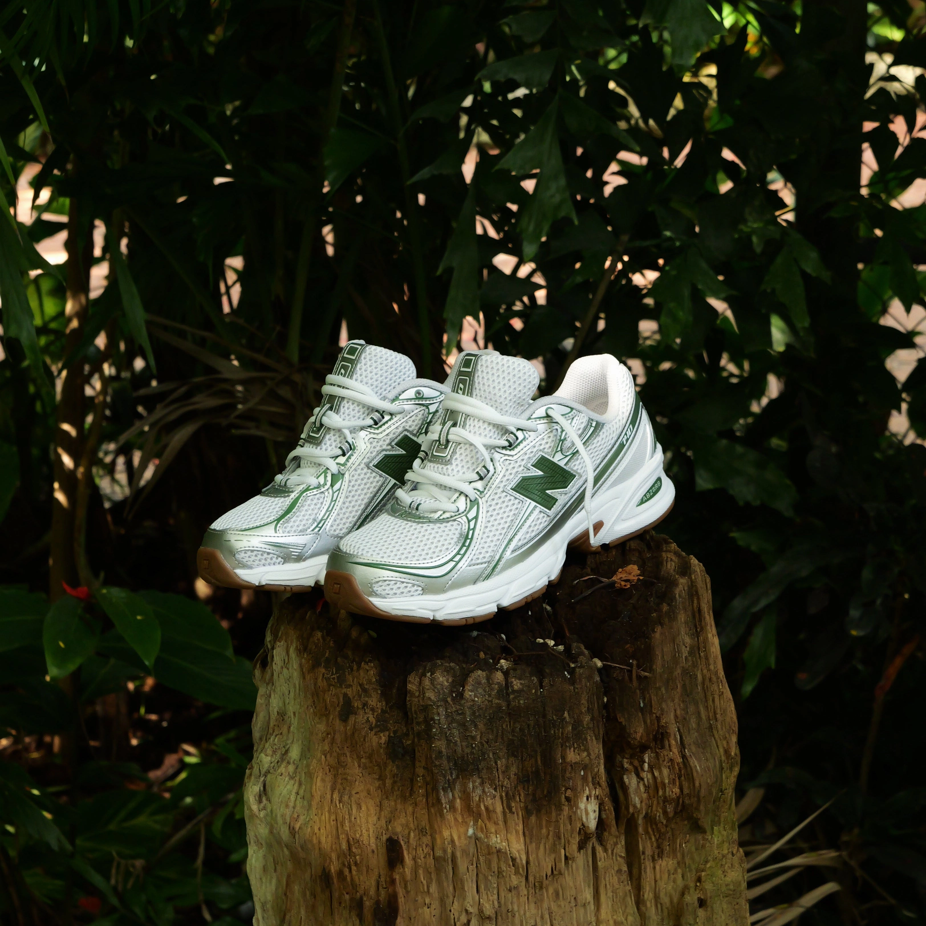 Mens New Balance 740SF2 (Metallic Silver/Green) Motion Ease Breathable Tongue