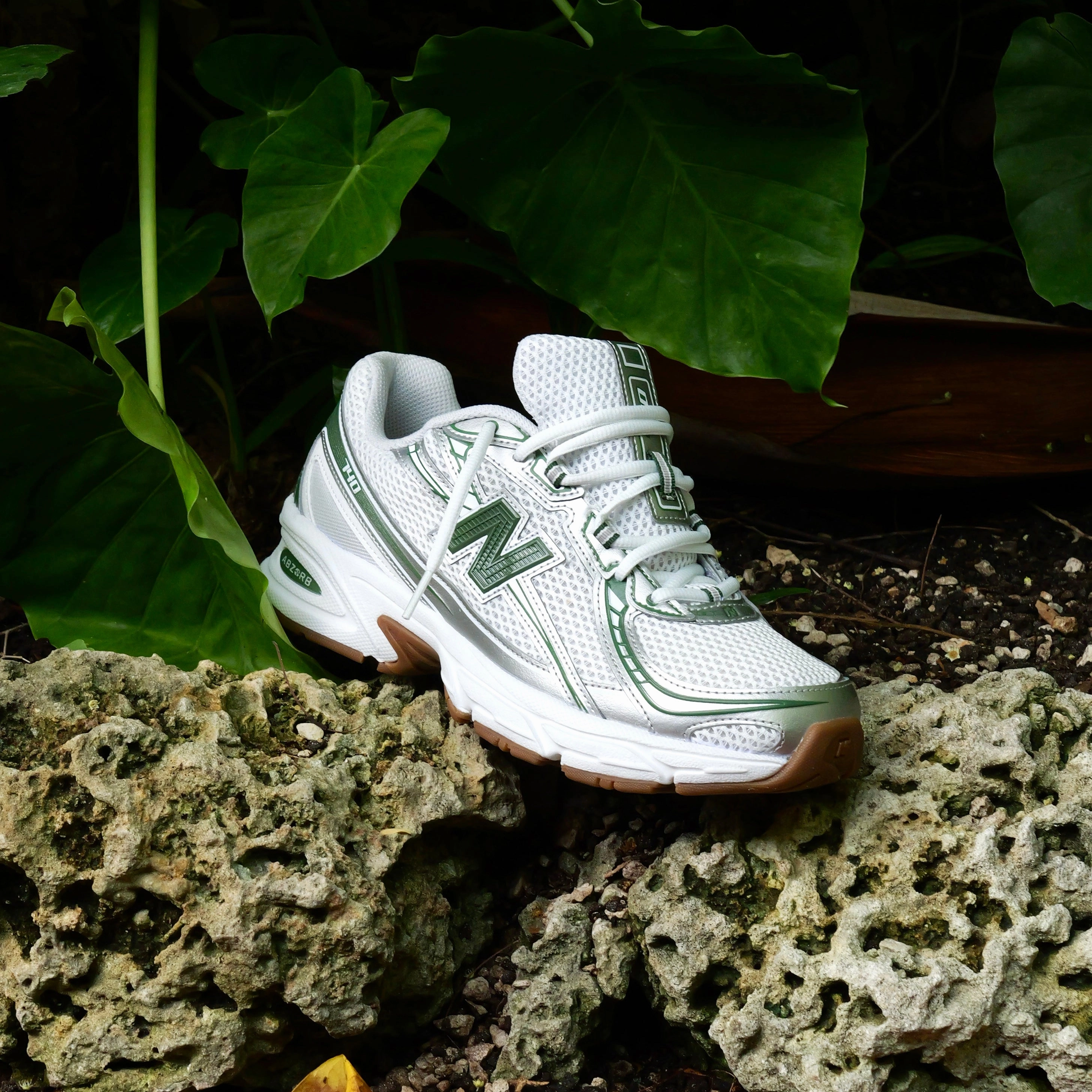 Cushioning Cloud Tech Ultra Cushioned Heel Mens New Balance 740SF2 (Metallic Silver/Green)