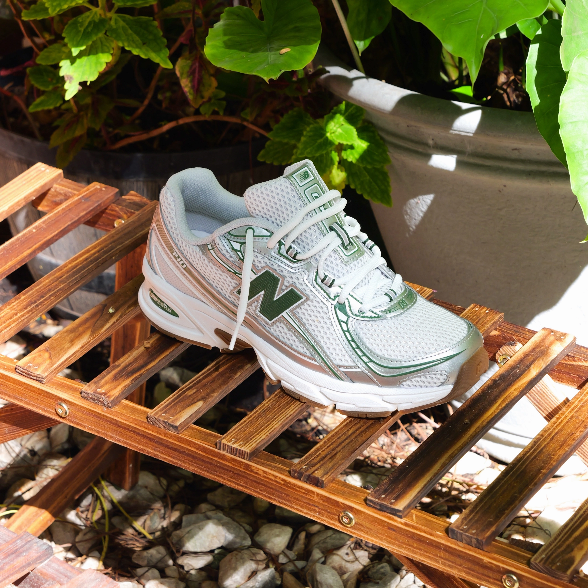 Good Traction Mens New Balance 740SF2 (Metallic Silver/Green)