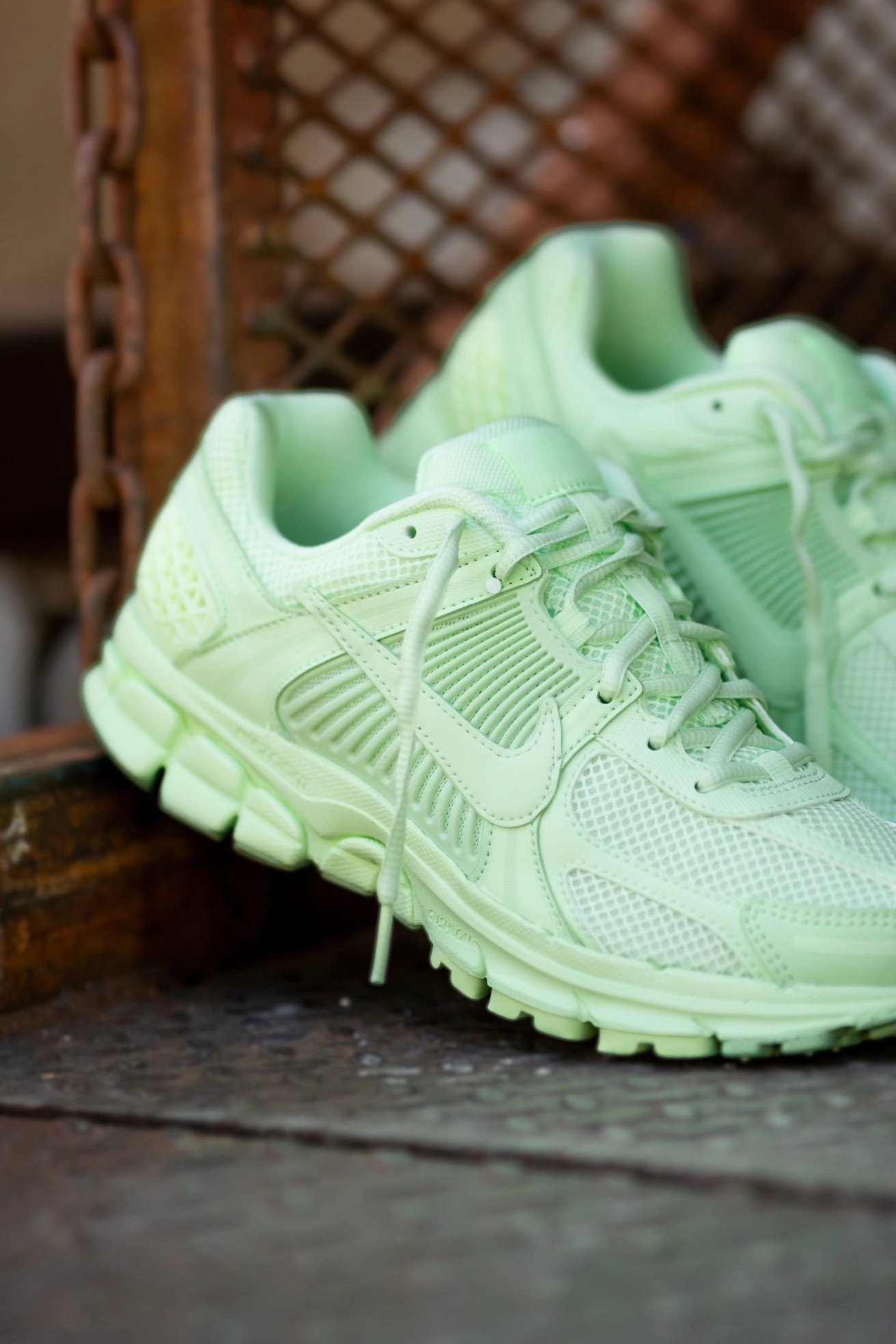 Low Profile Drop Mens Nike Zoom Vomero 5 (Vapor Green)