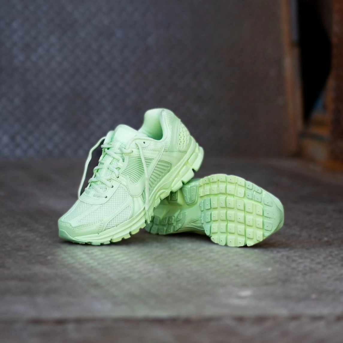 Mens Nike Zoom Vomero 5 (Vapor Green) Secure Design Wide Base