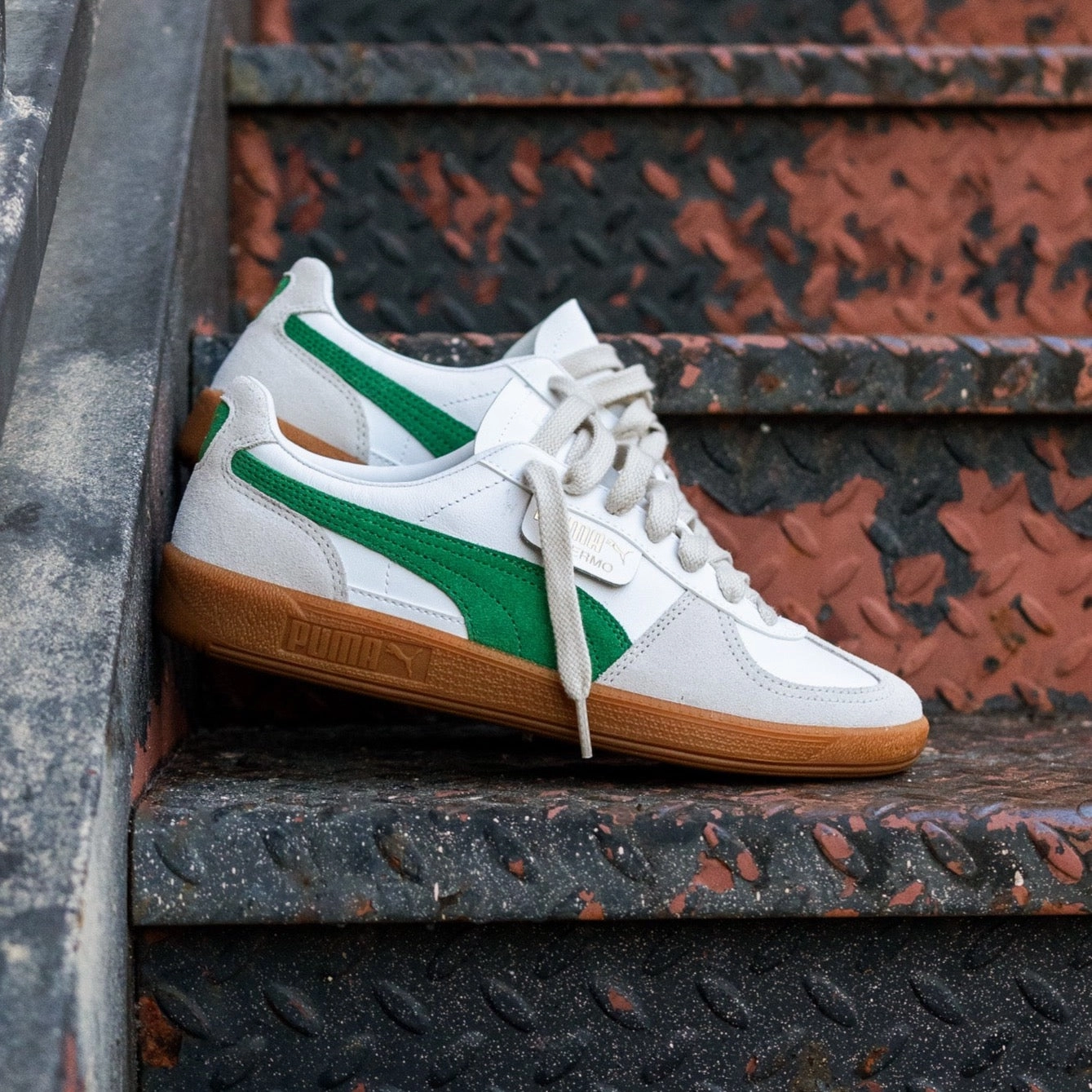 Retro Inspired Silhouette Unique Style Mens Puma Palermo LTH (Pine Green)