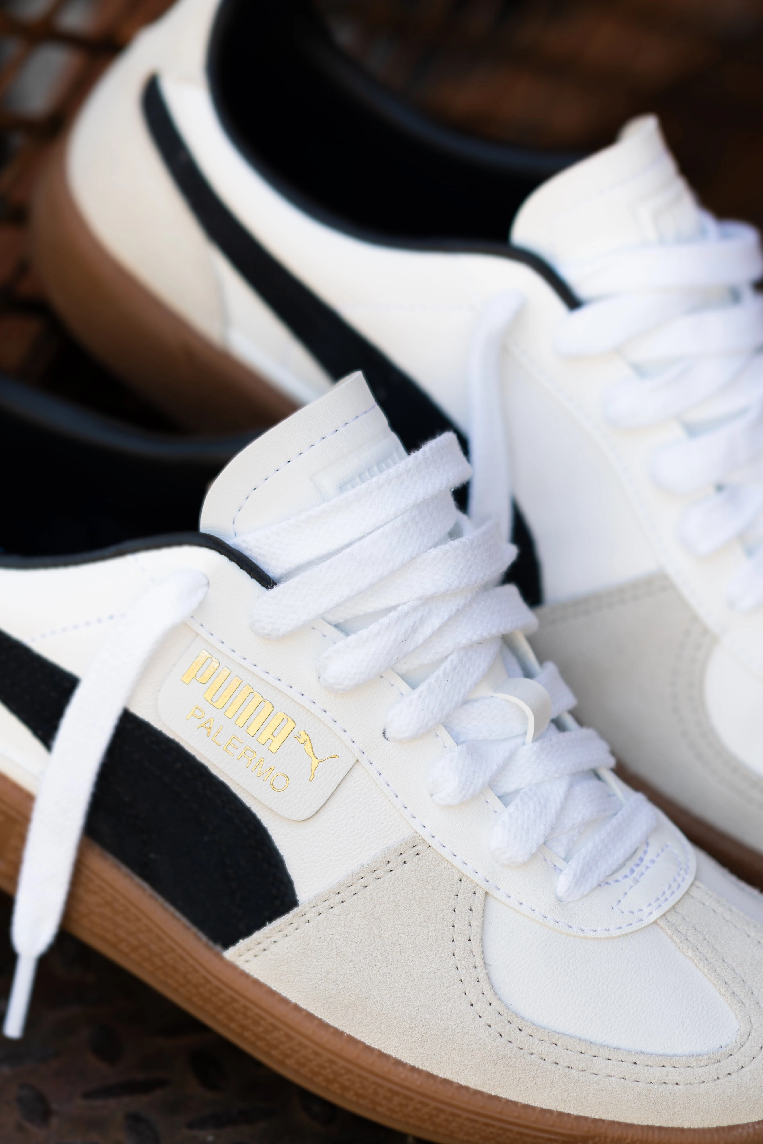 Minimal Build Fashion Fit Mens Puma Palermo LTH (White/Black)