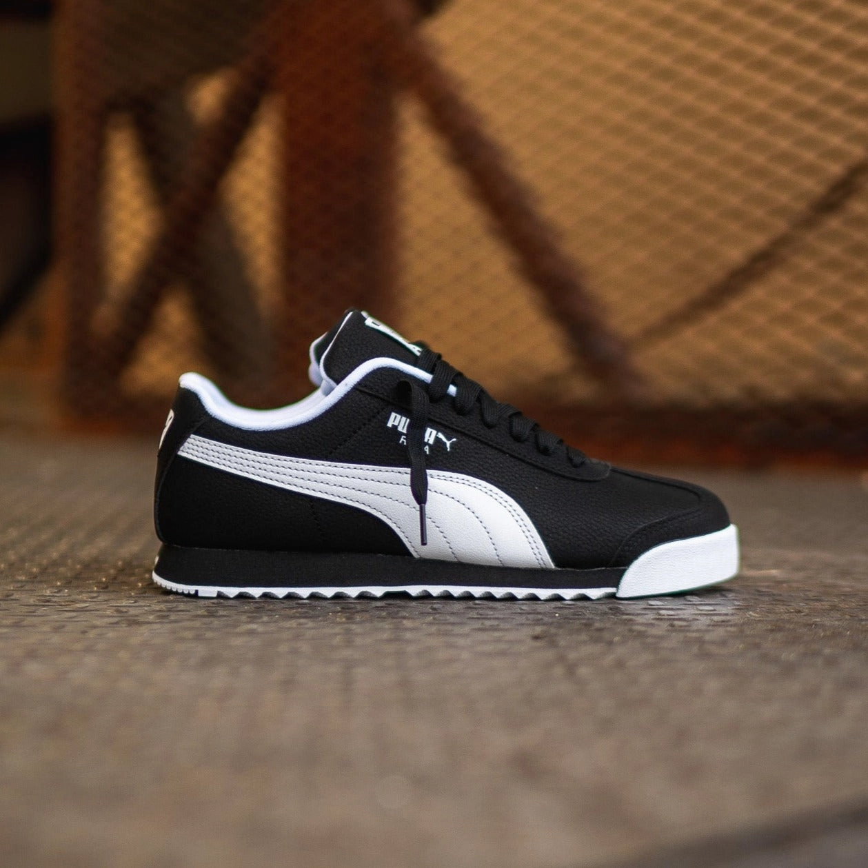 Comfortable Lace Subtle Tread Mens Puma Roma Reversed (Oreo)