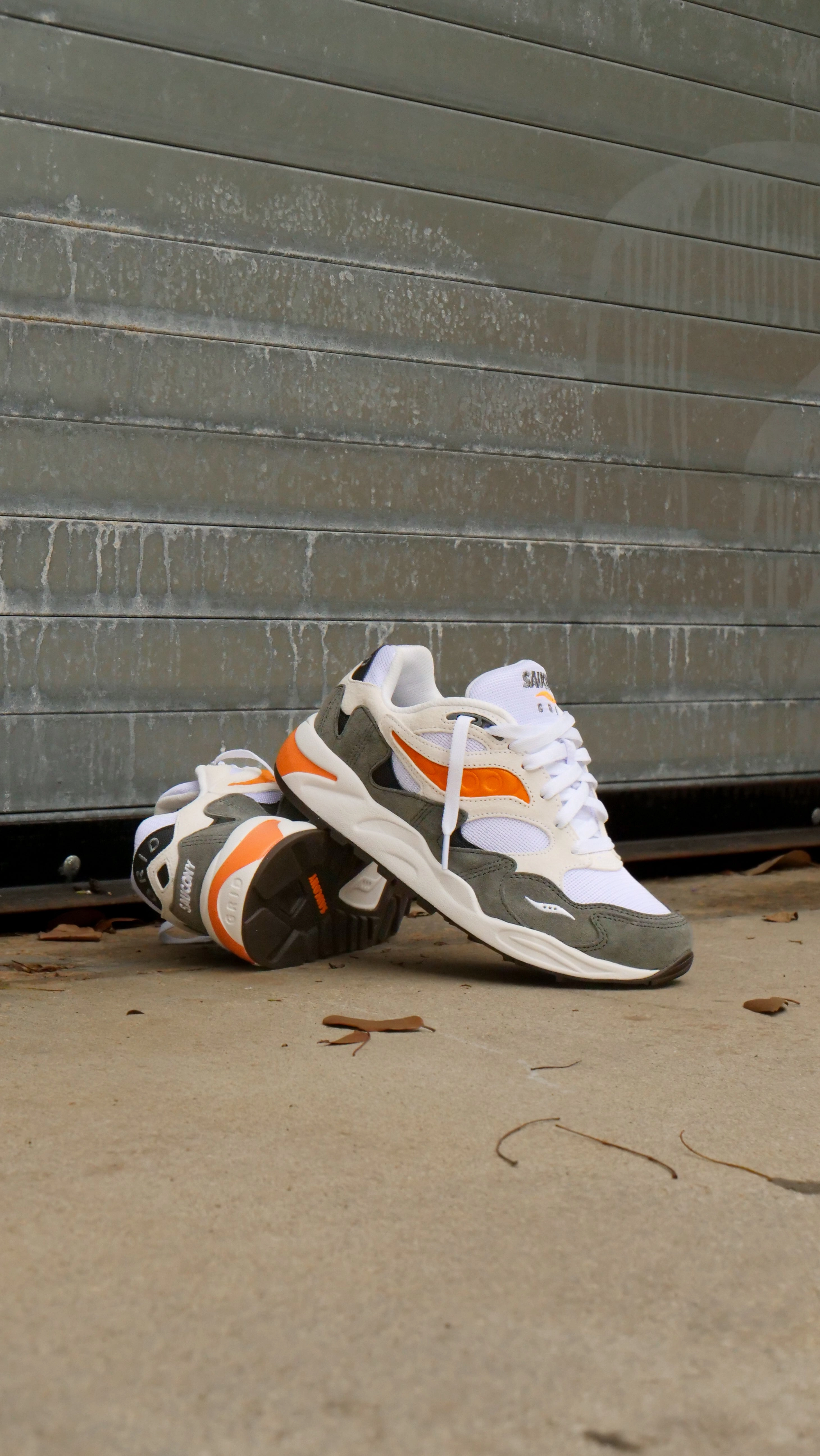 Night Run Steady walk Mens Saucony Grid Shadow 2 Essential (White/Safety Orange)