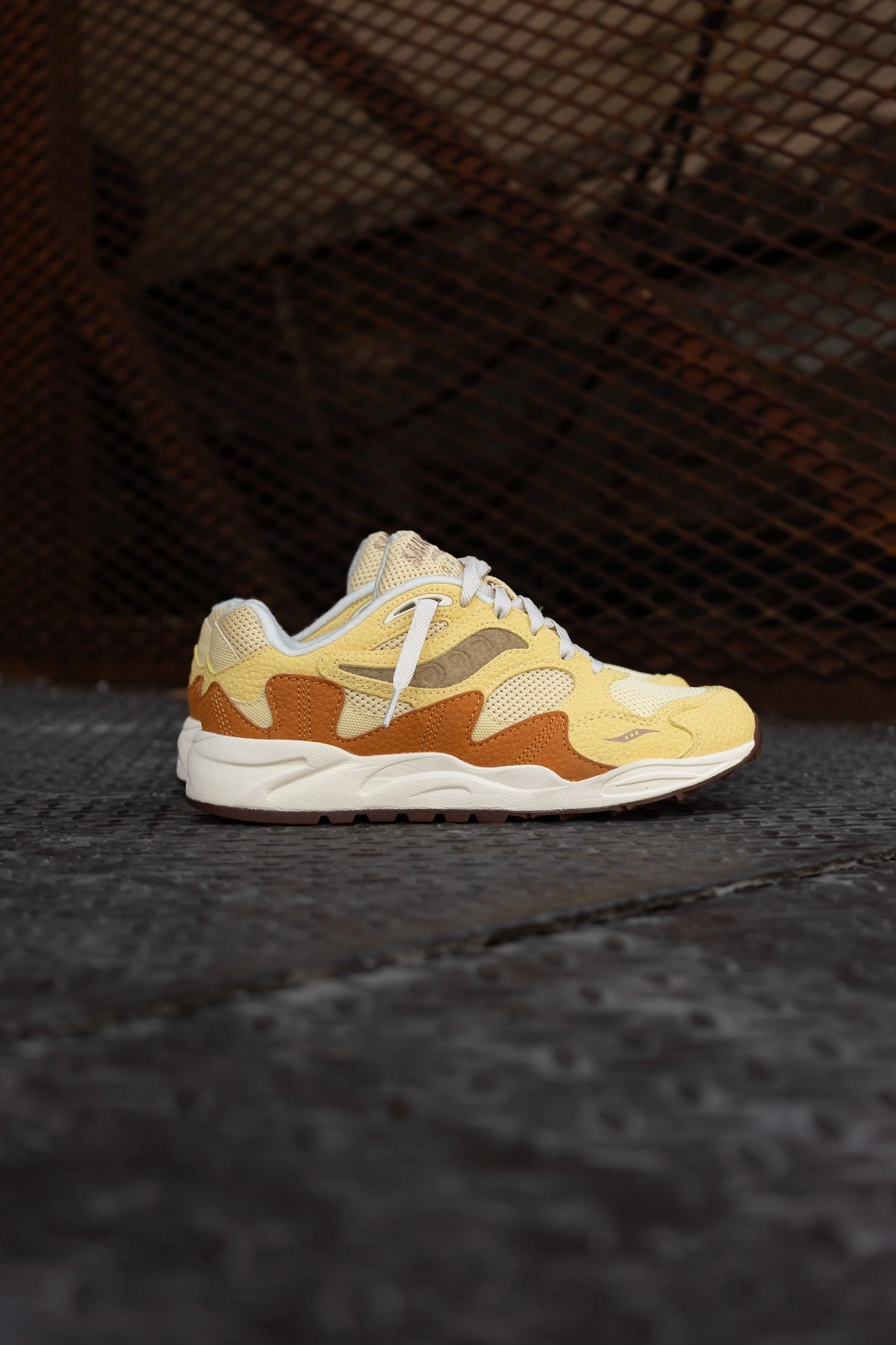 Comfort Technology Mens Saucony Grid Shadow 2 (Mustard/Tan)