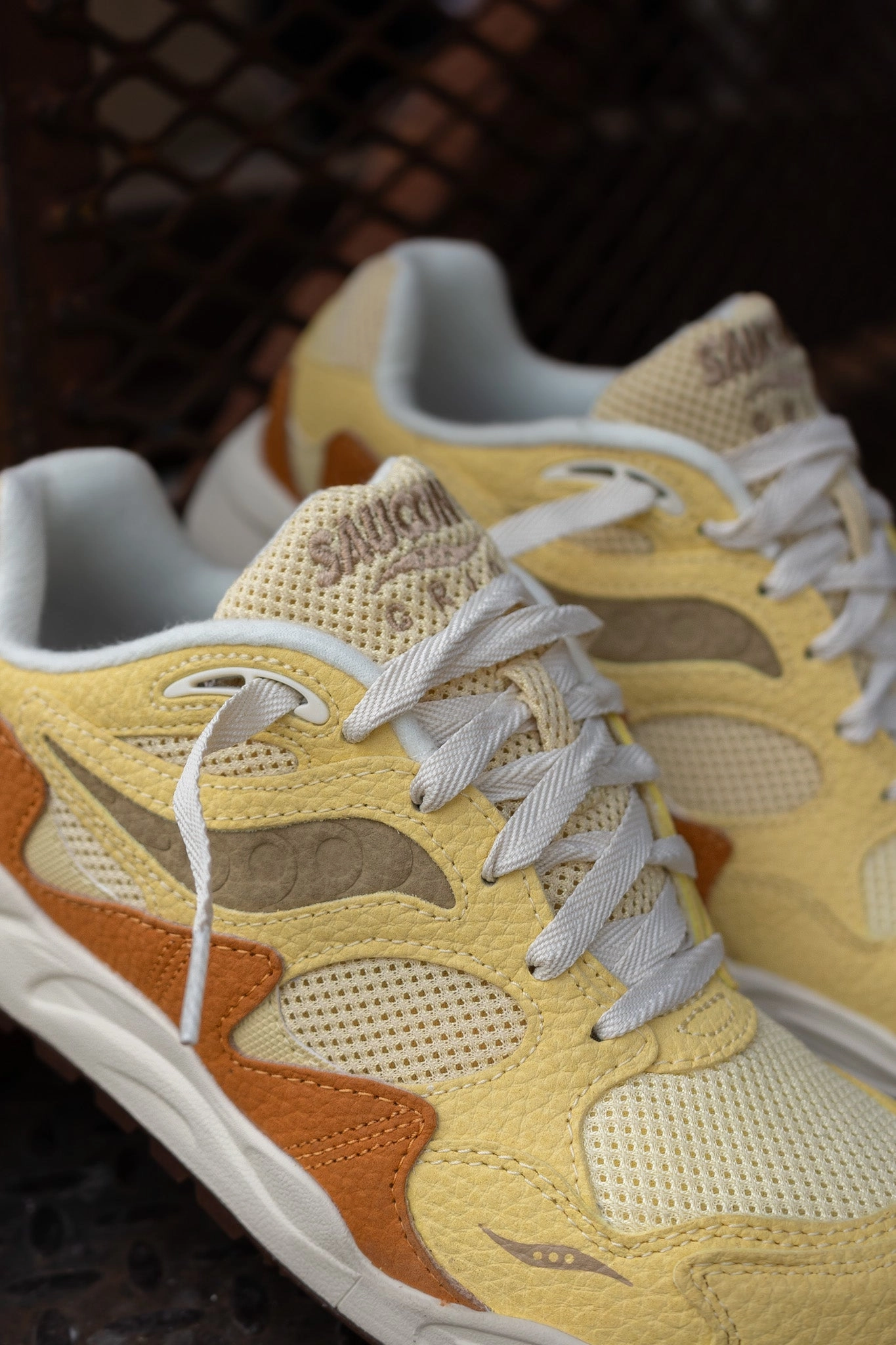 Reinforced Achilles Notch Mens Saucony Grid Shadow 2 (Mustard/Tan)