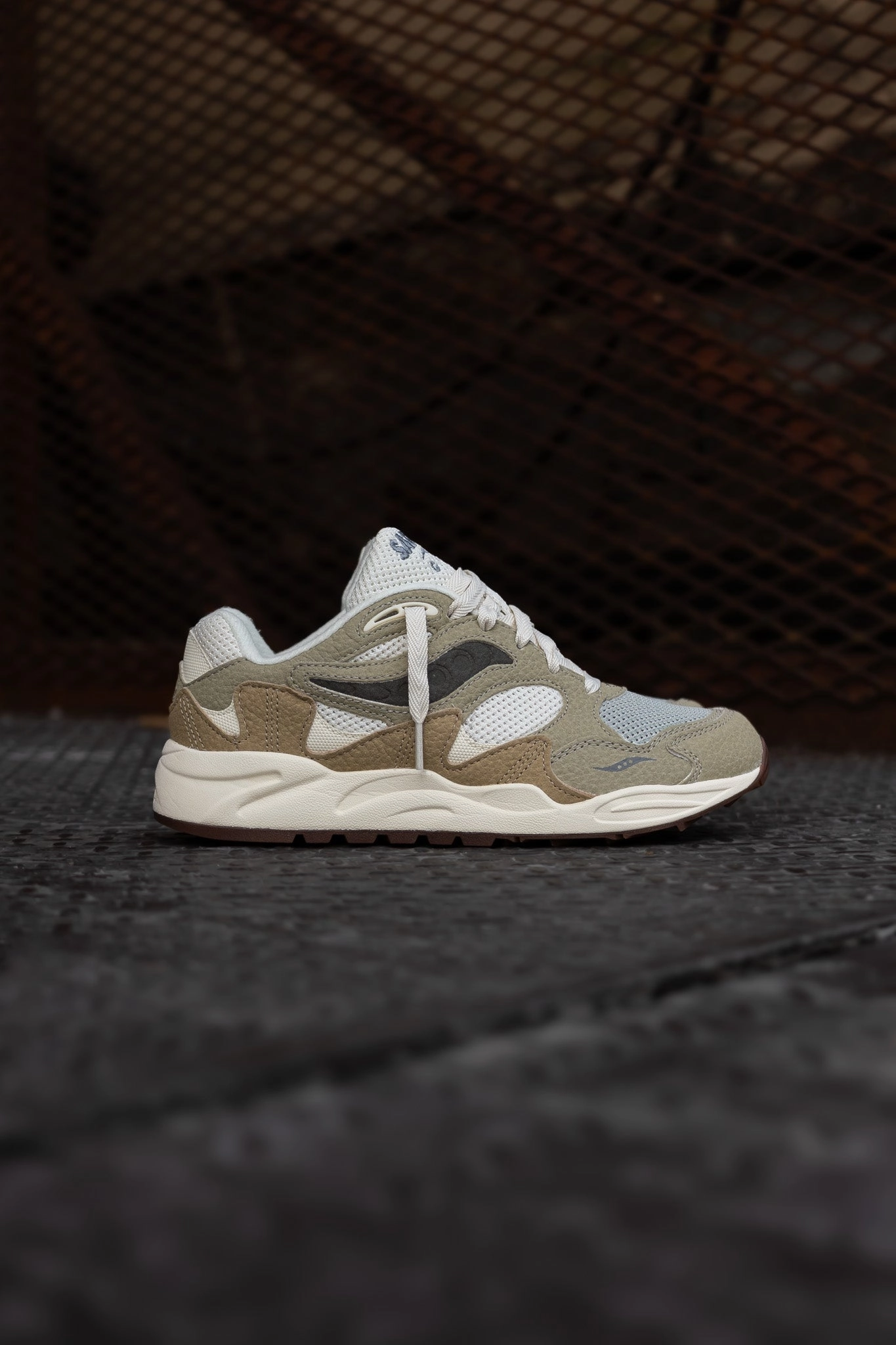Slim Look Padded Feel Mens Saucony Grid Shadow 2 (Sand/Sage)