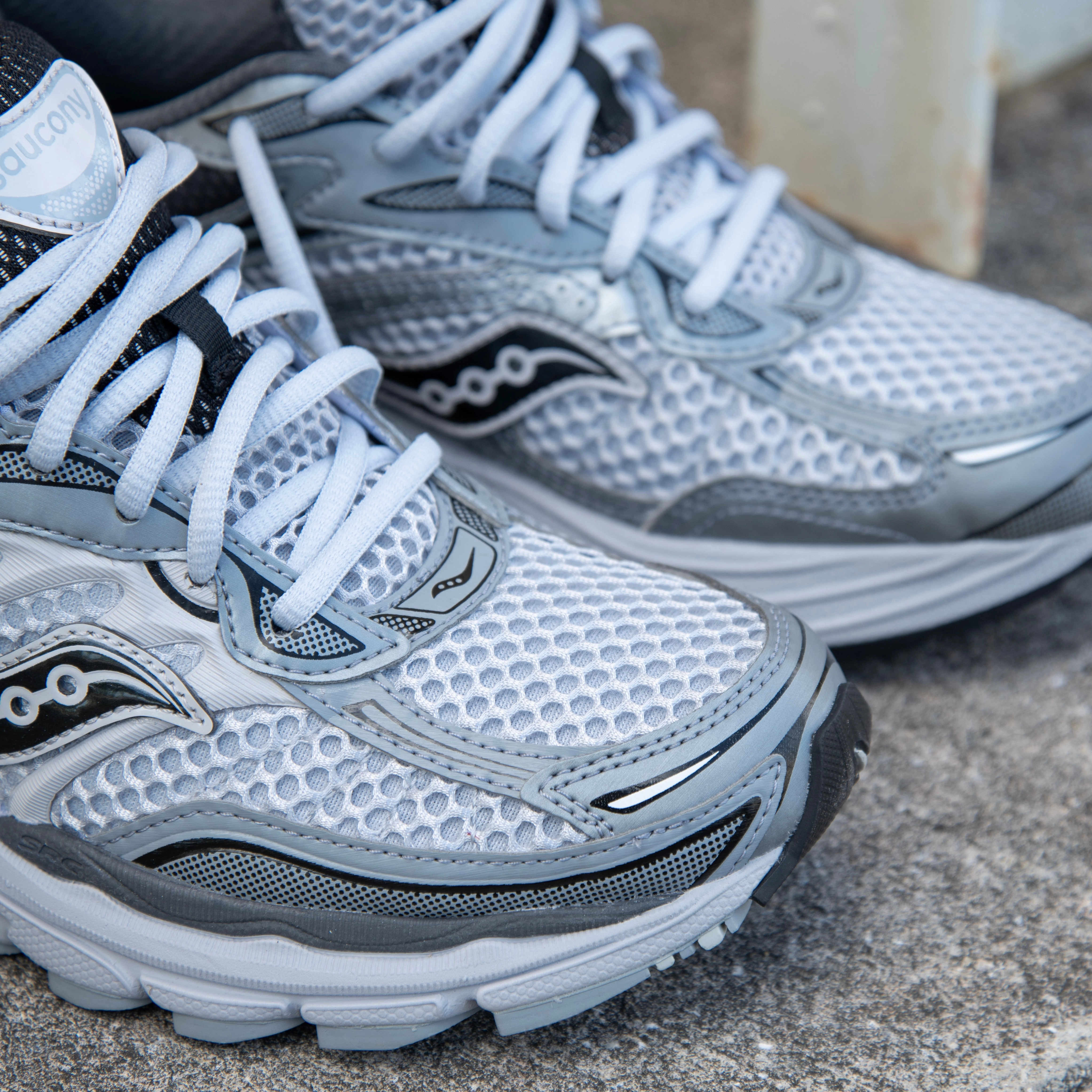 Move Natural Mens Saucony ProGrid Omni 9 (Microchip/Gris)