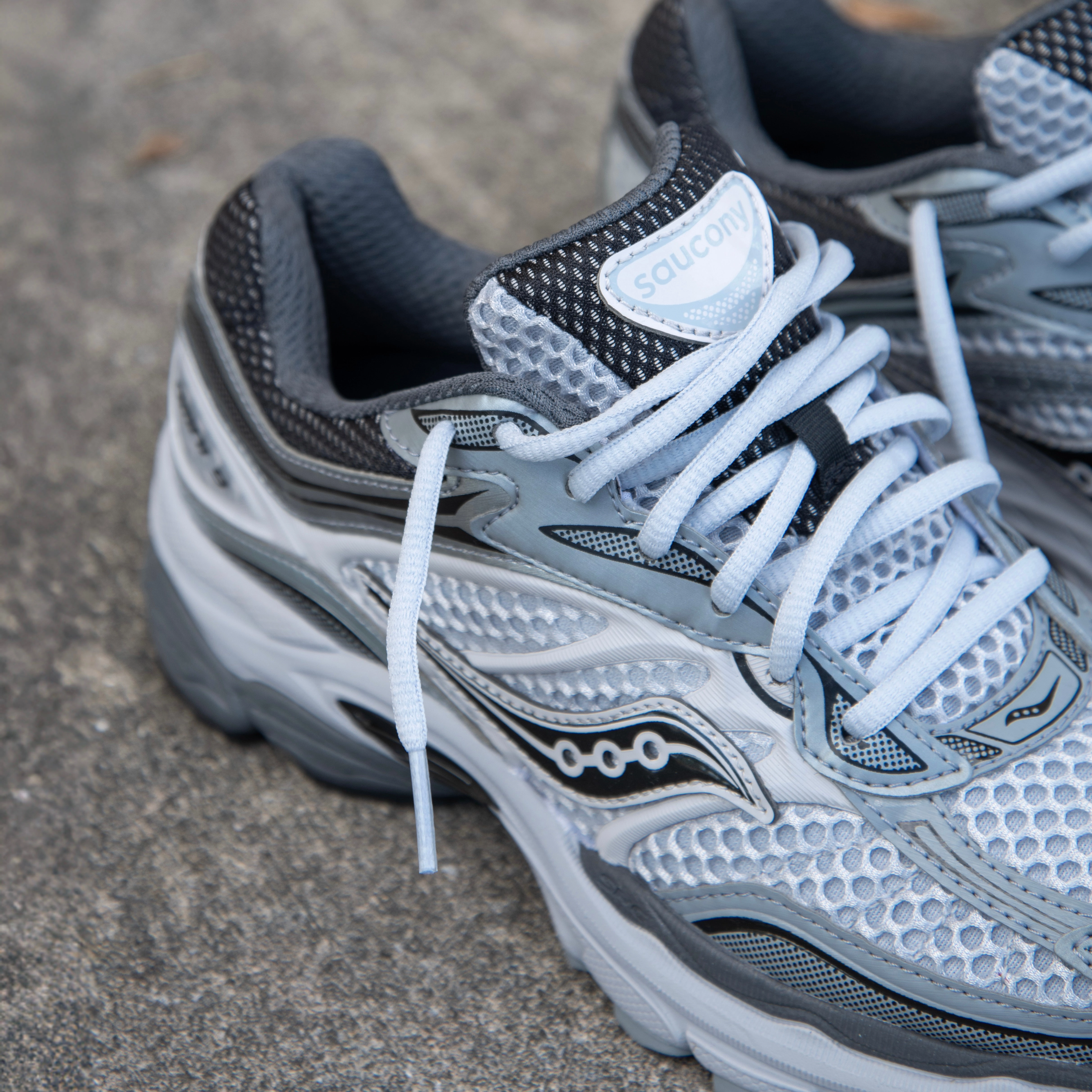 Mens Saucony ProGrid Omni 9 (Microchip/Gris) Marathon Mode Adaptive Impact Zones