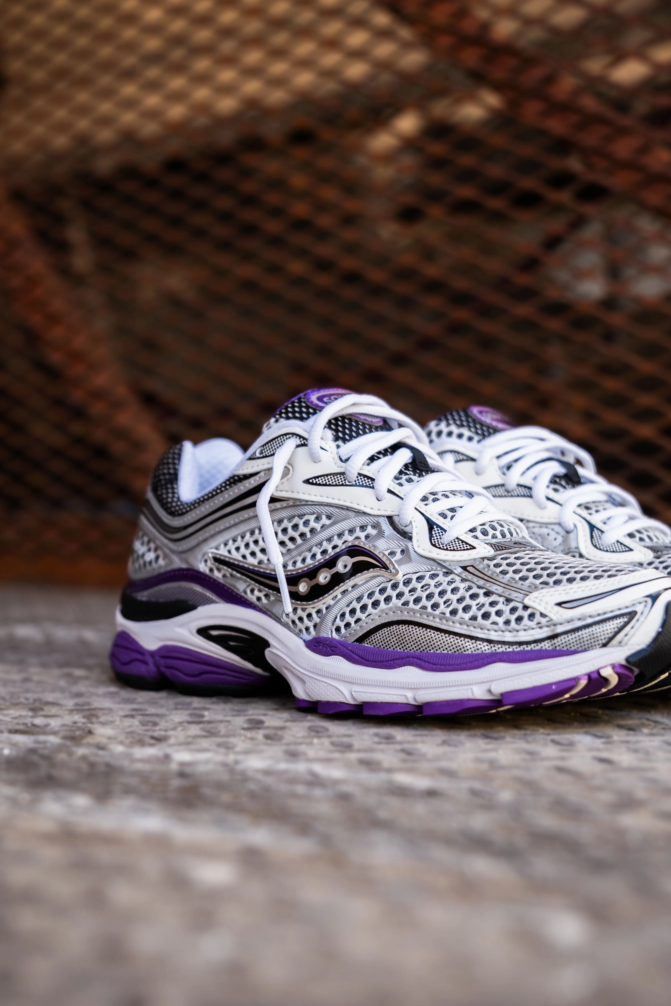 Mens Saucony ProGrid Omni 9 (Silver/Purple) Light Bounce