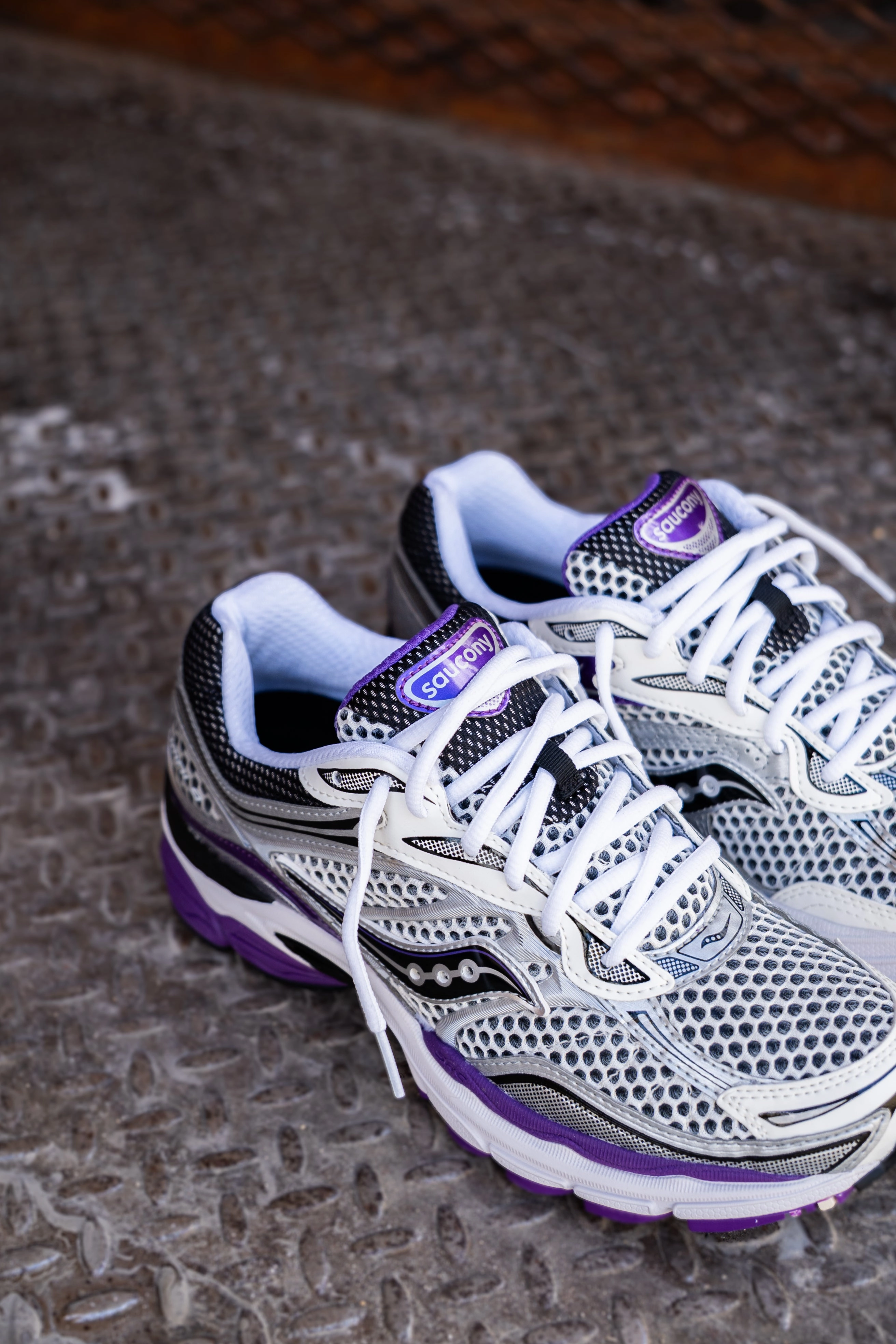 Mens Saucony ProGrid Omni 9 (Silver/Purple) Cushioned Sole