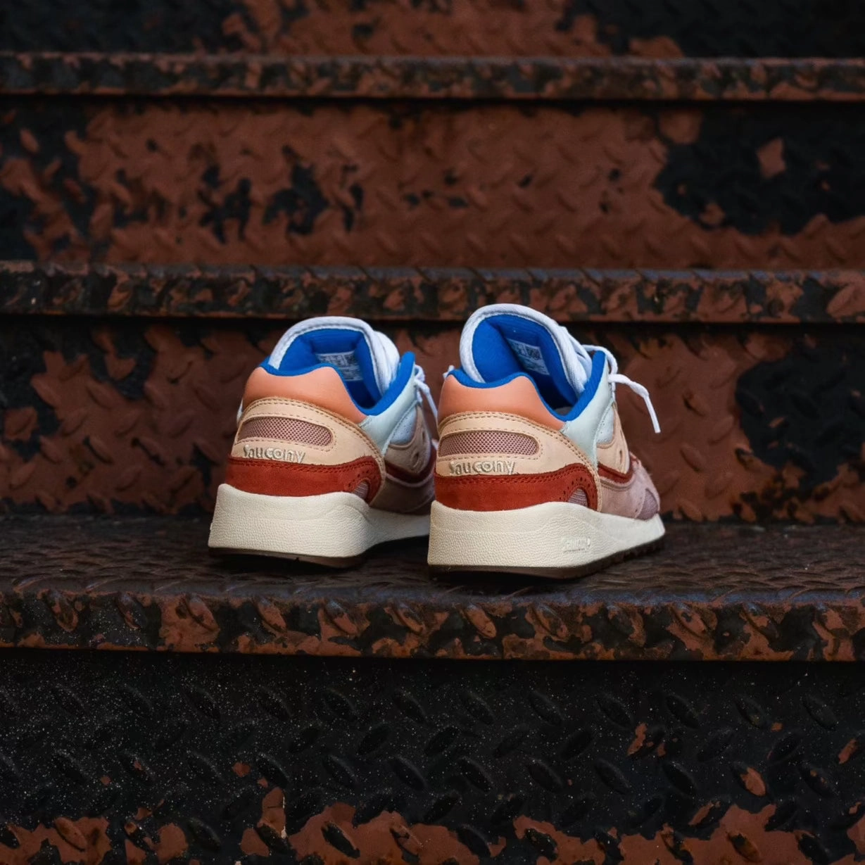 Mens Shadow 6000 Premium (White/Multi) S70816-1 Hexagonal Tread Pattern