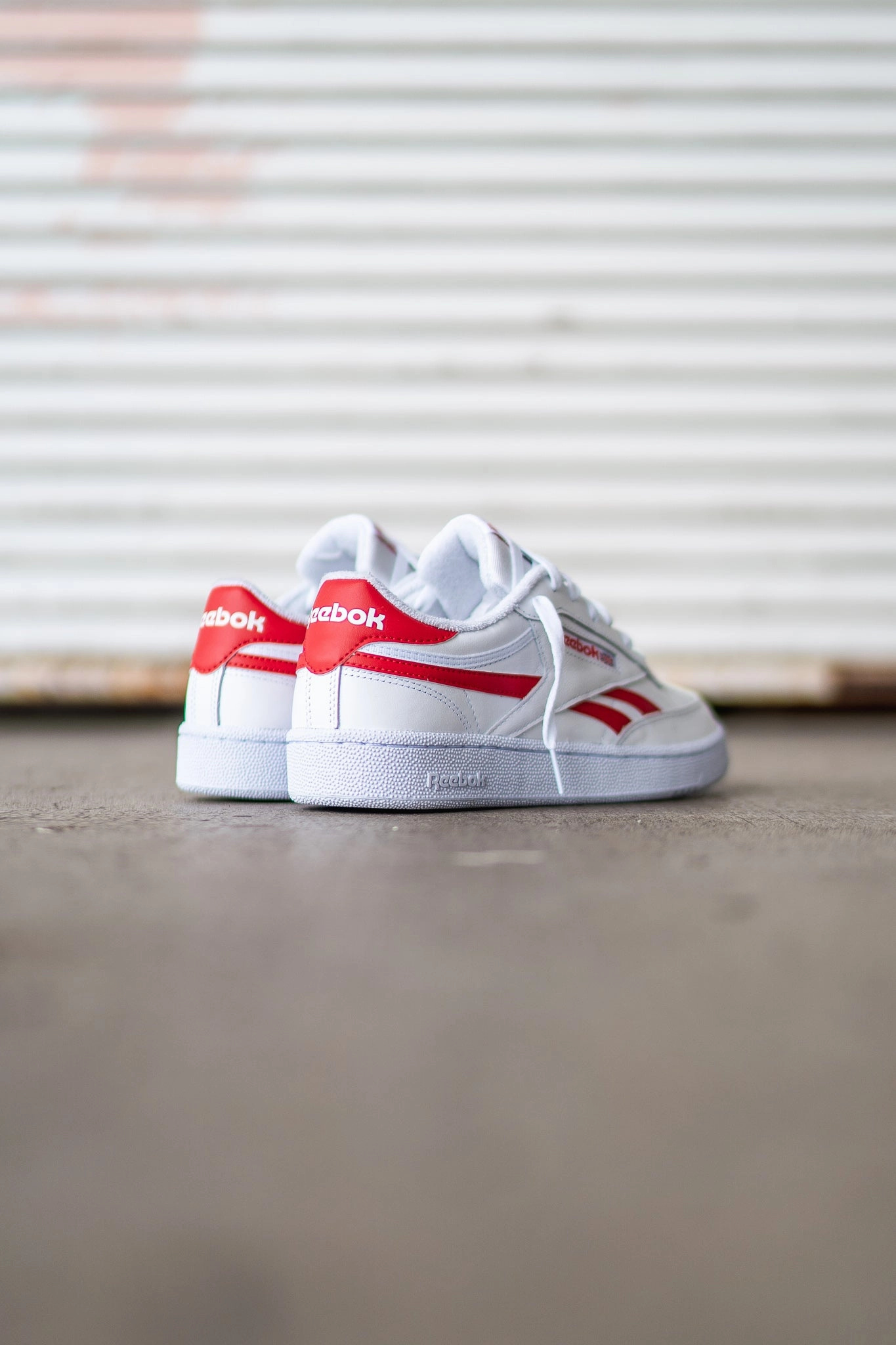 Ultra-soft shock absorption City Pace Reebok Club C Revenge (White/Vector Red)