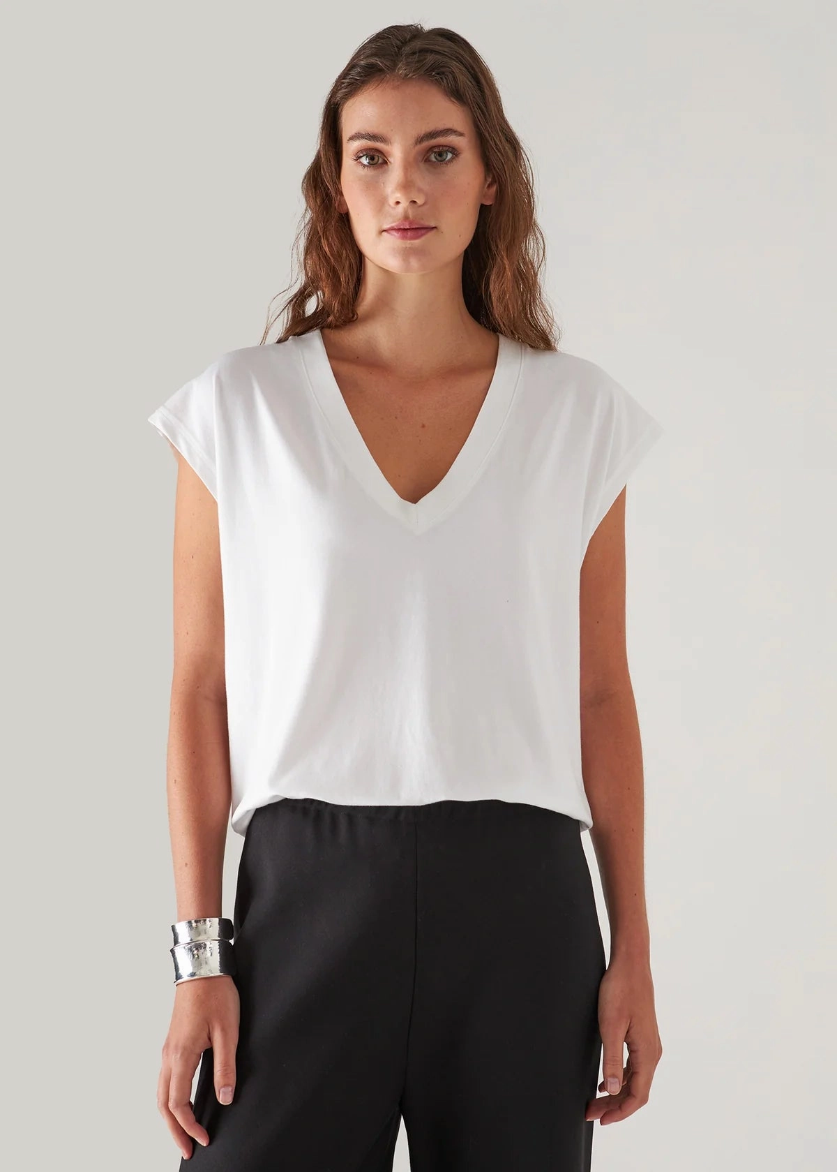 SHORT SLEEVE ICONIC V-NECK DOLMAN TEE Light Wool