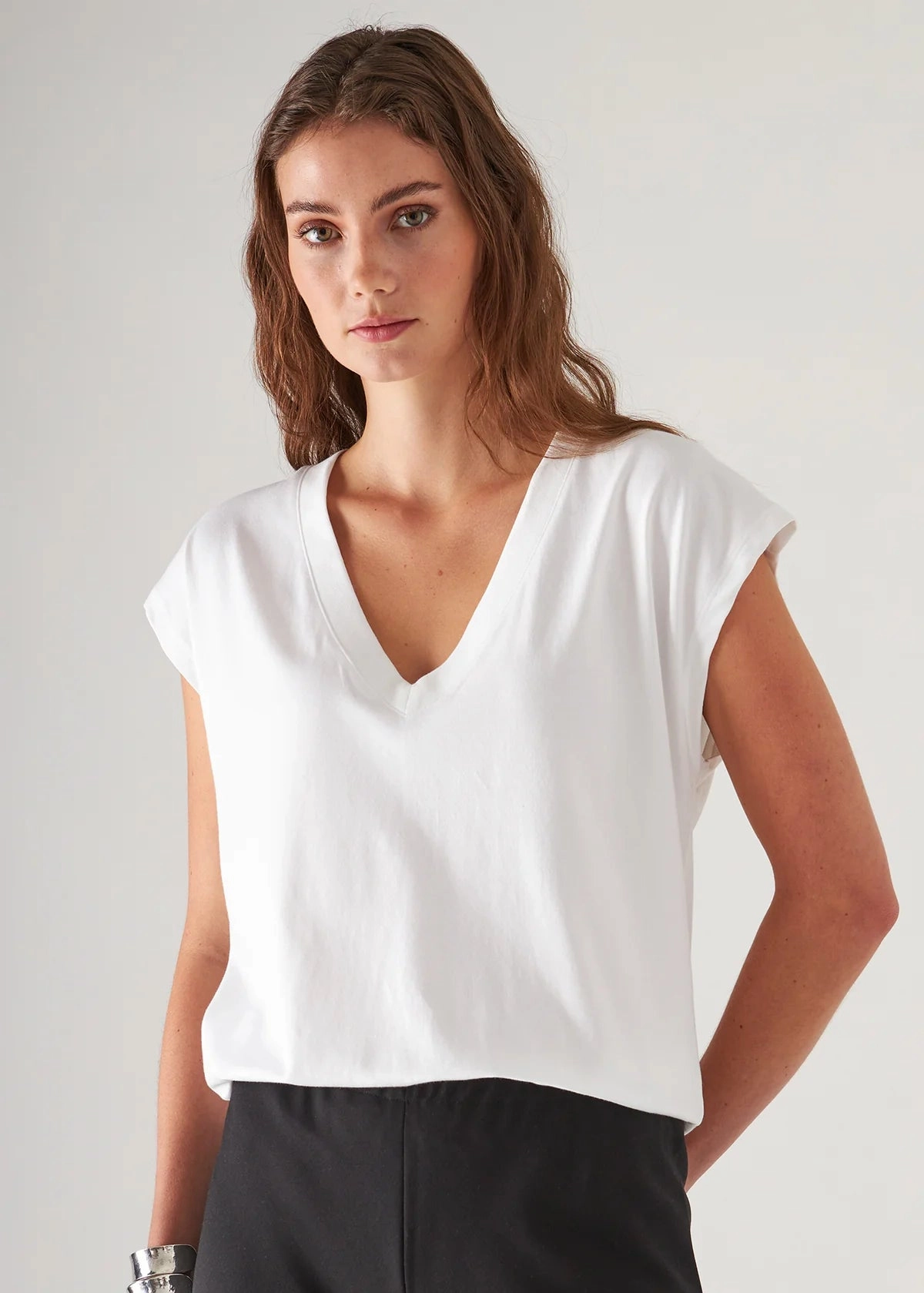 SHORT SLEEVE ICONIC V-NECK DOLMAN TEE Daywear Style