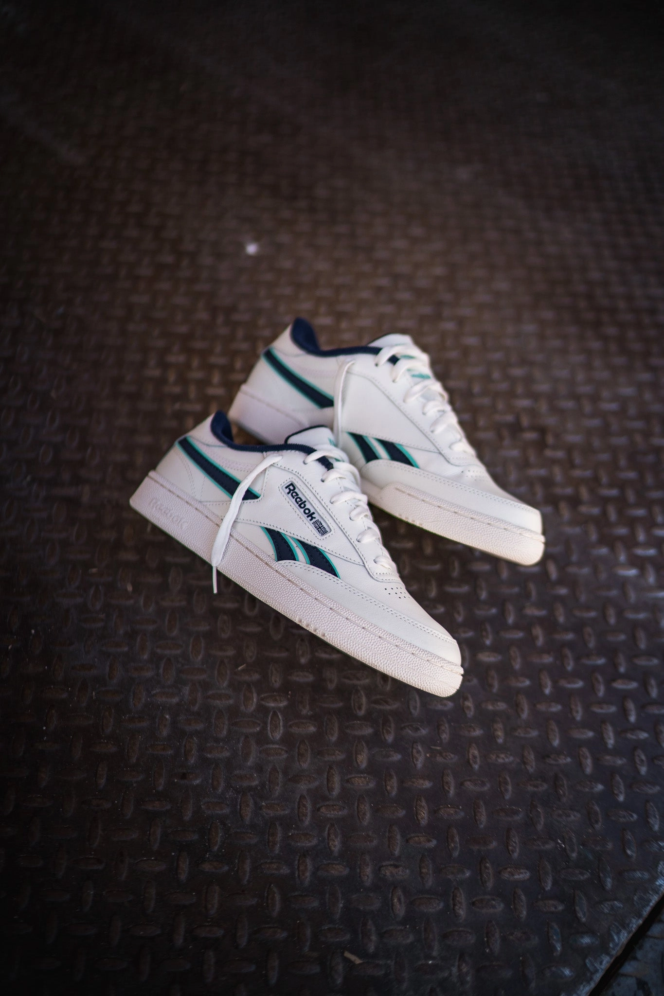 Fashion Active Mens Reebok Club C Revenge (Cream/Hornet)