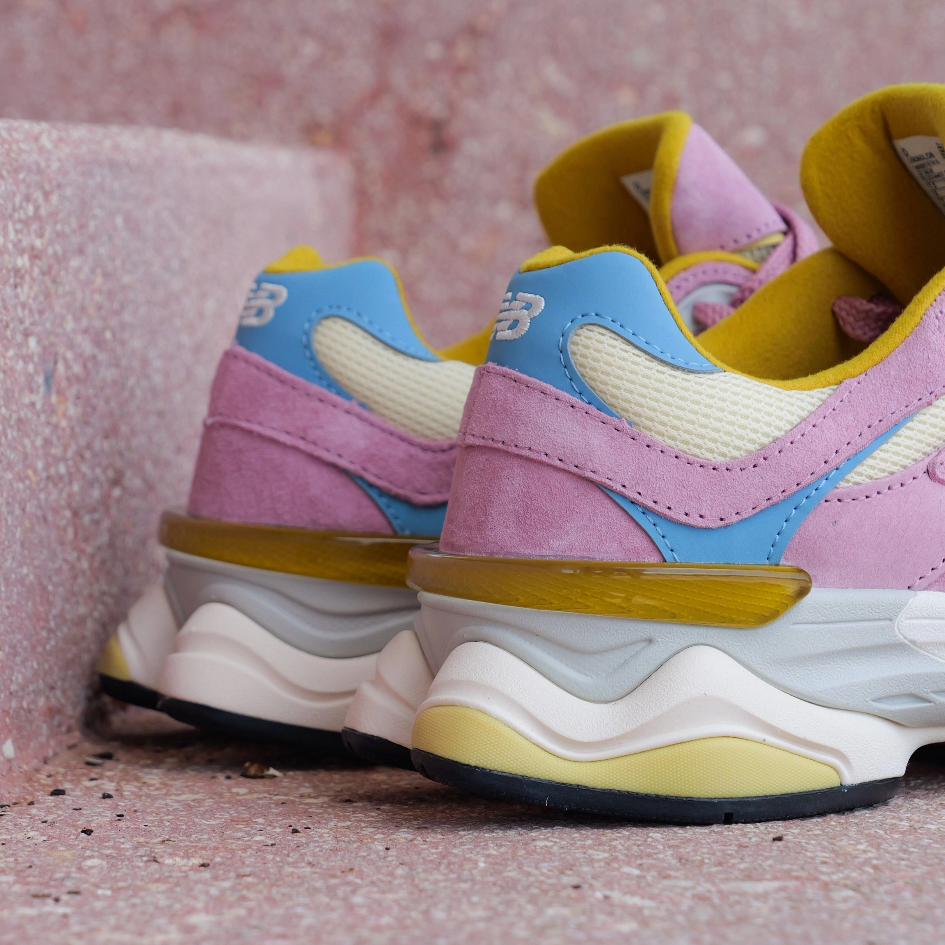 Fresh materials New Balance 9060 (Pink Suede) - U9060LDB