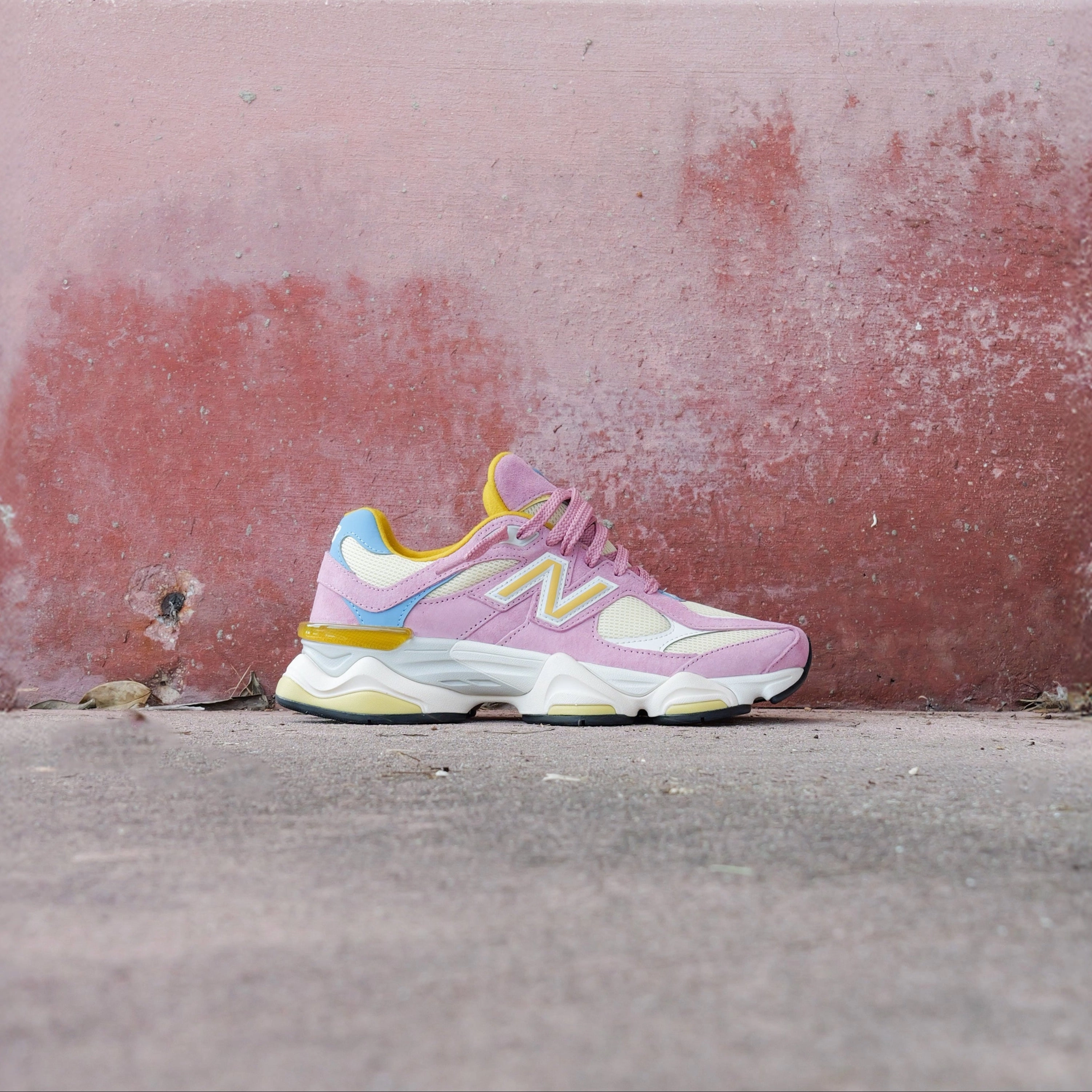 Sporty Look Urban Motion New Balance 9060 (Pink Suede) - U9060LDB