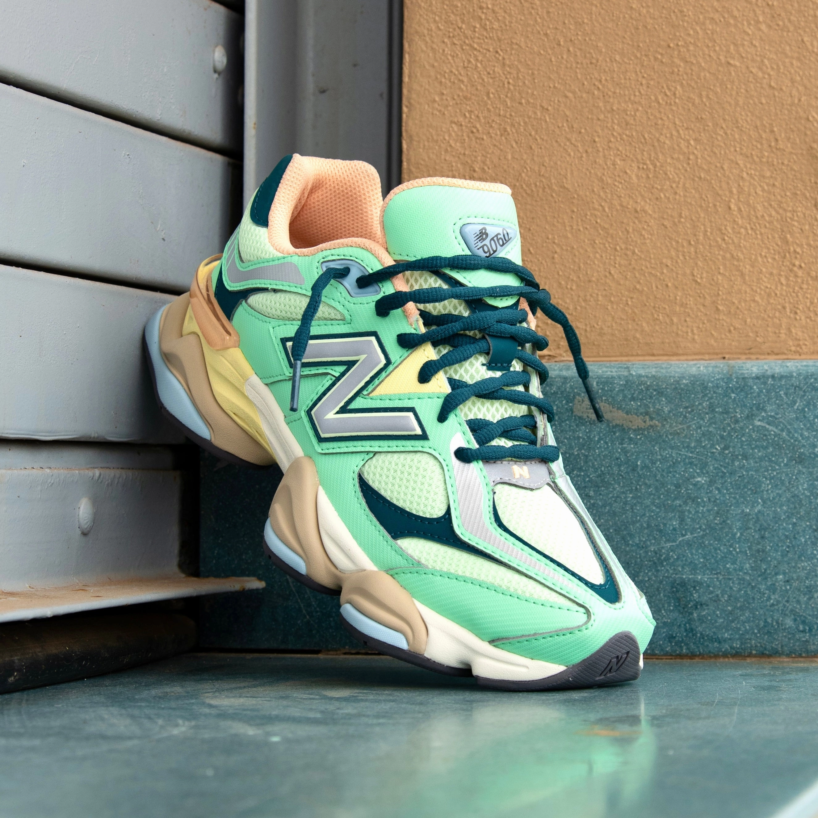 New Balance 9060 (Sweet Grass Deep Ocean) - U9060TMA Ergonomic form