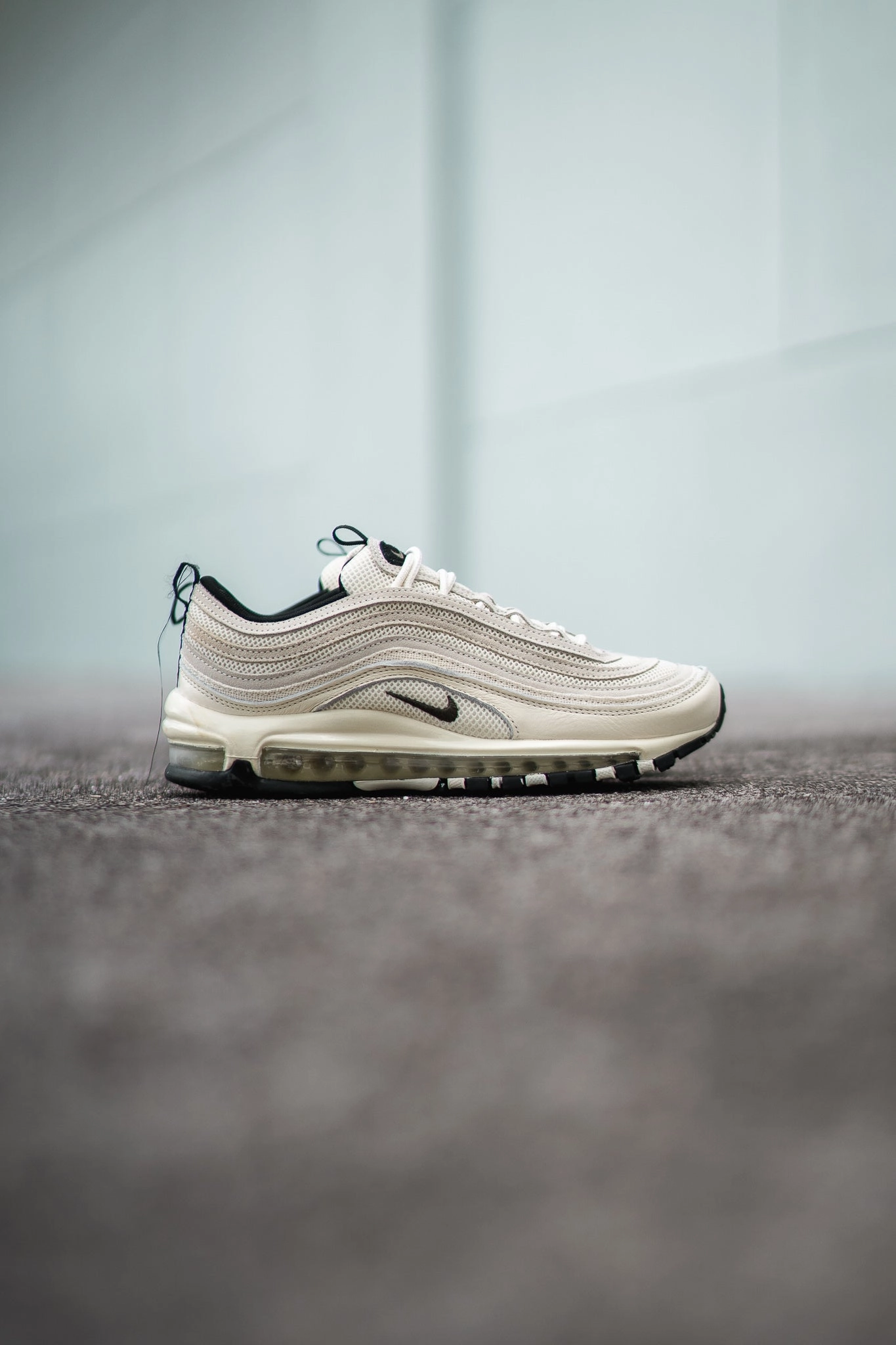 Responsive Movement lace up closure Nike Air Max 97 (Coconut Milk)