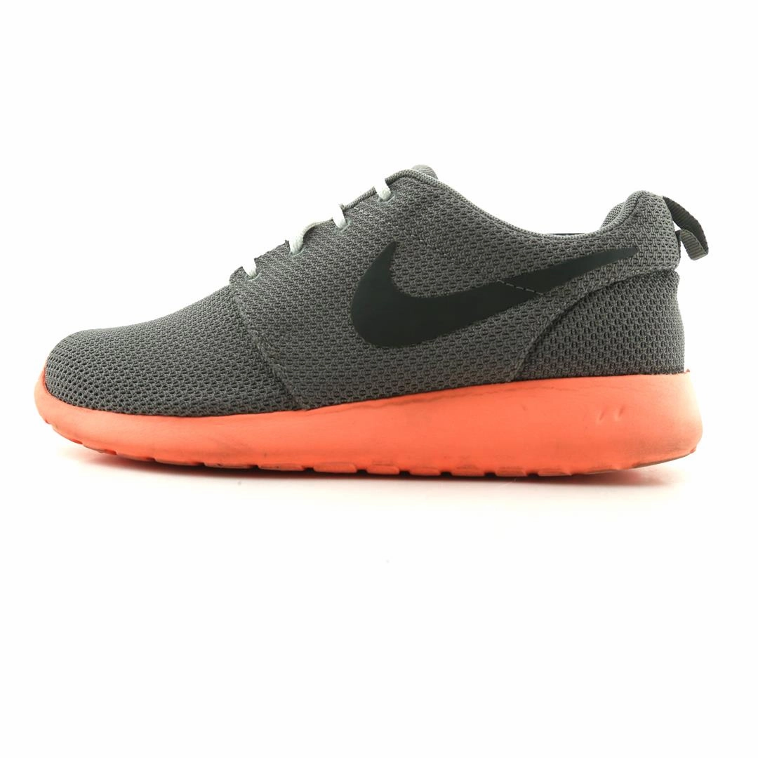NIKE ROSHE RUN Comfort Upper