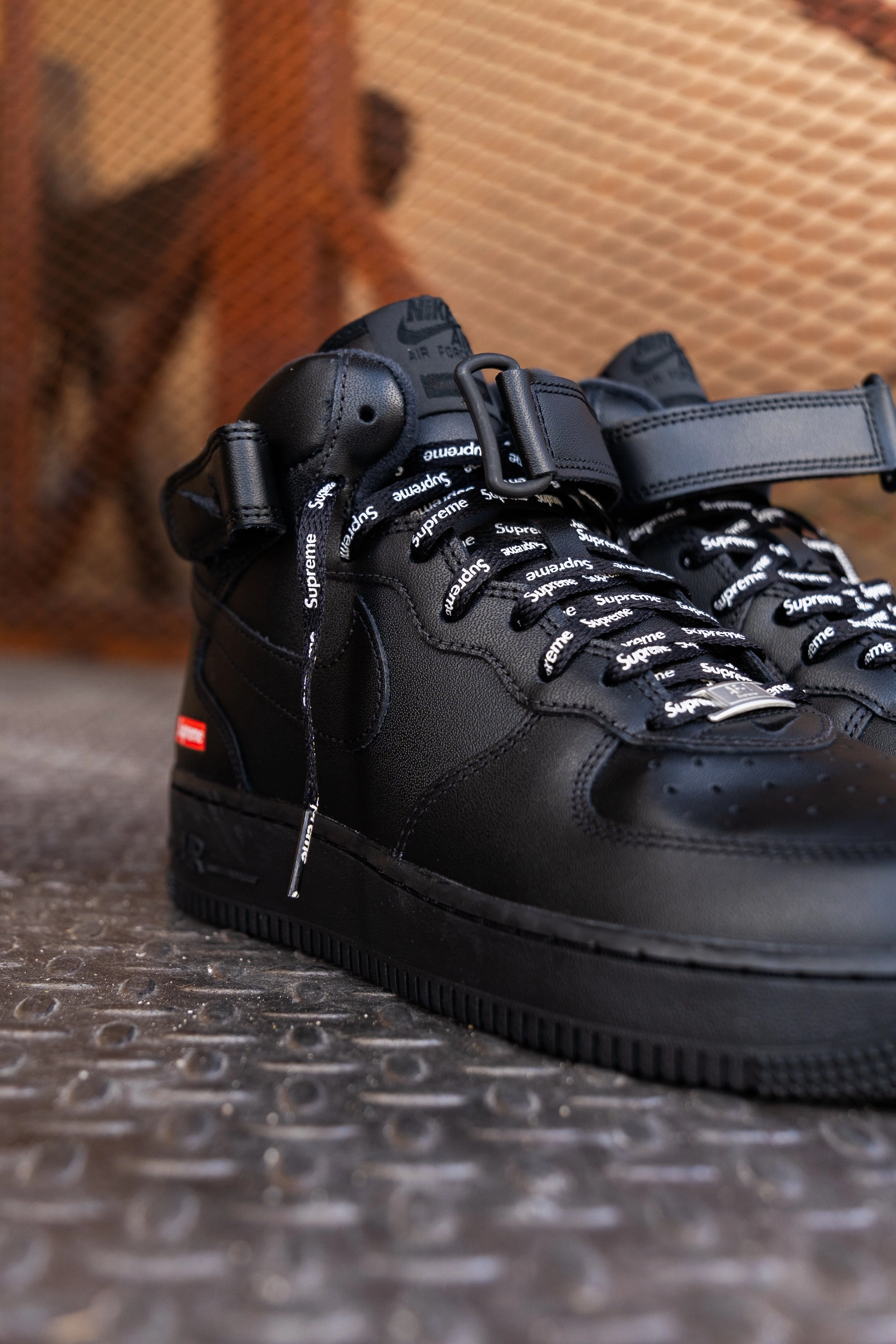 Slip-resistant durability Dual Density Nike x Supreme Air Force 1 Mid SP (Black)
