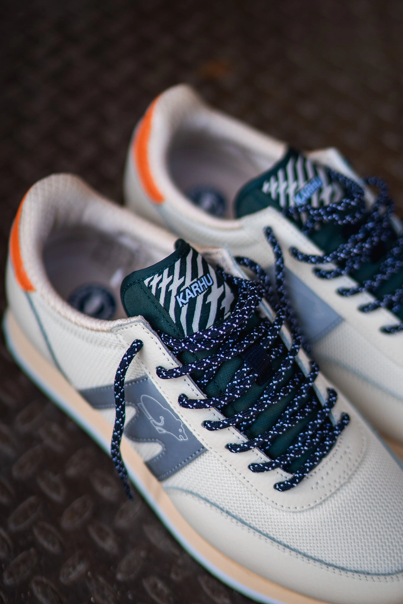 Classic Control SculptedDesign Karhu Albatross Control (Lily White/Silver)