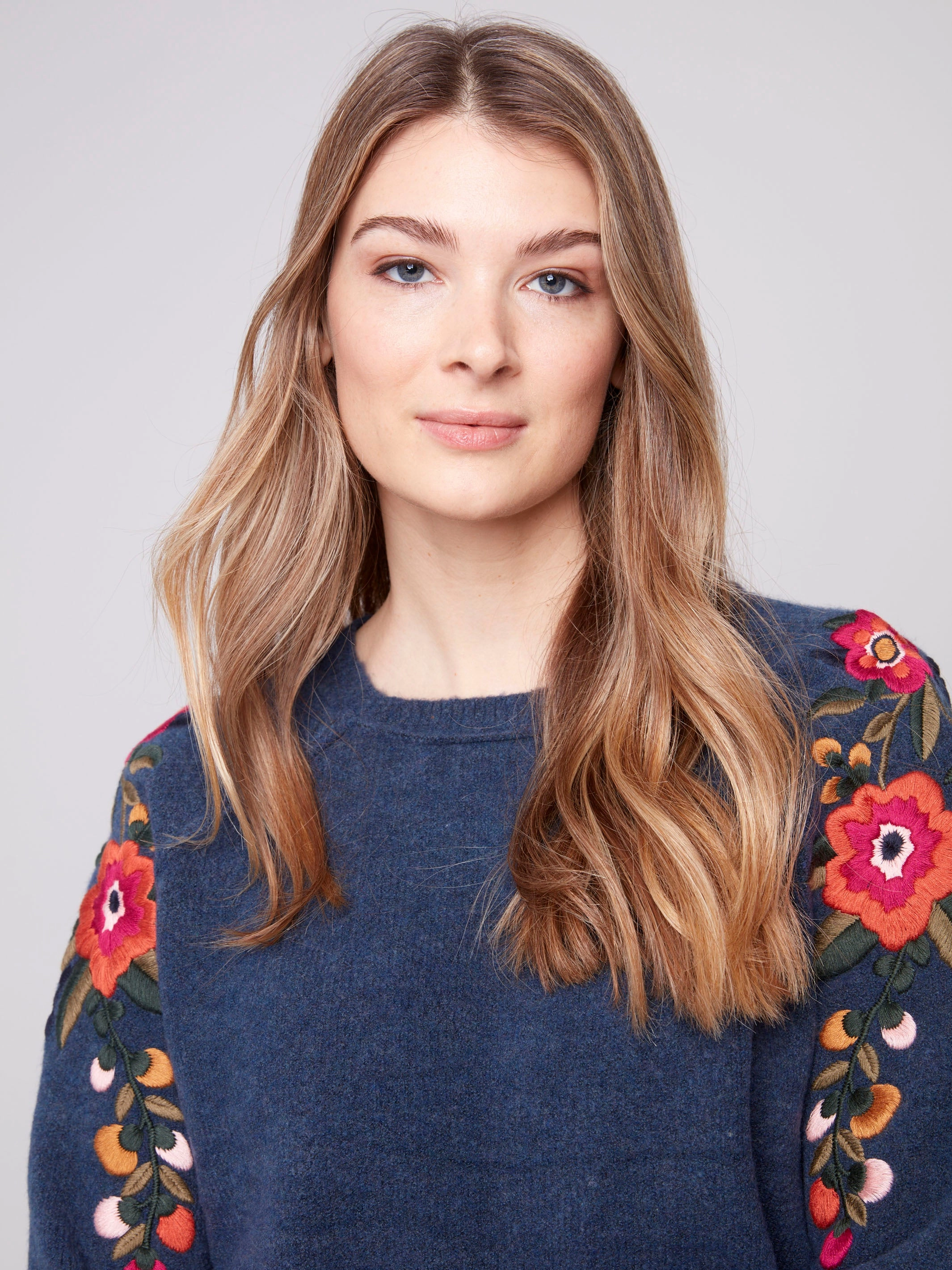 Modest weekend Embroidered Floral Sleeve Sweater - Heather Denim