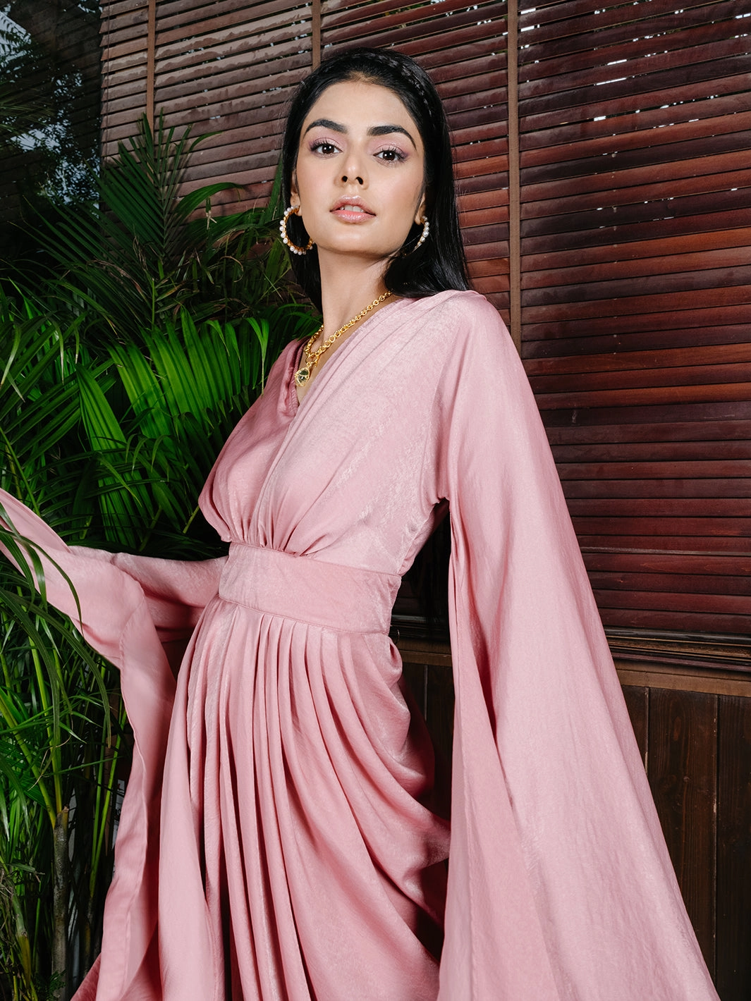 OUTSHINE GOWN Refined Stitch CrinkleResistantWeave