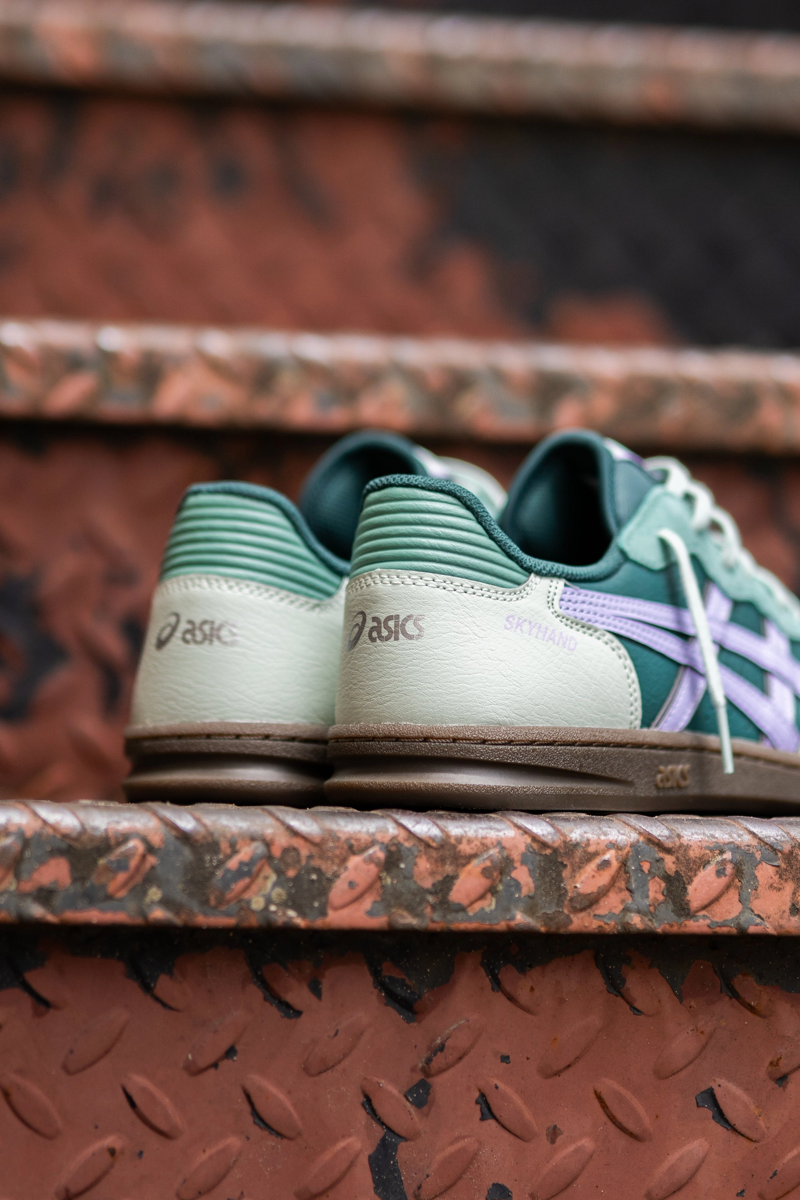 Vegan materials Neutral Tone Options Men's Asics Skyhand OG (Dark Neptune/Violet Light)