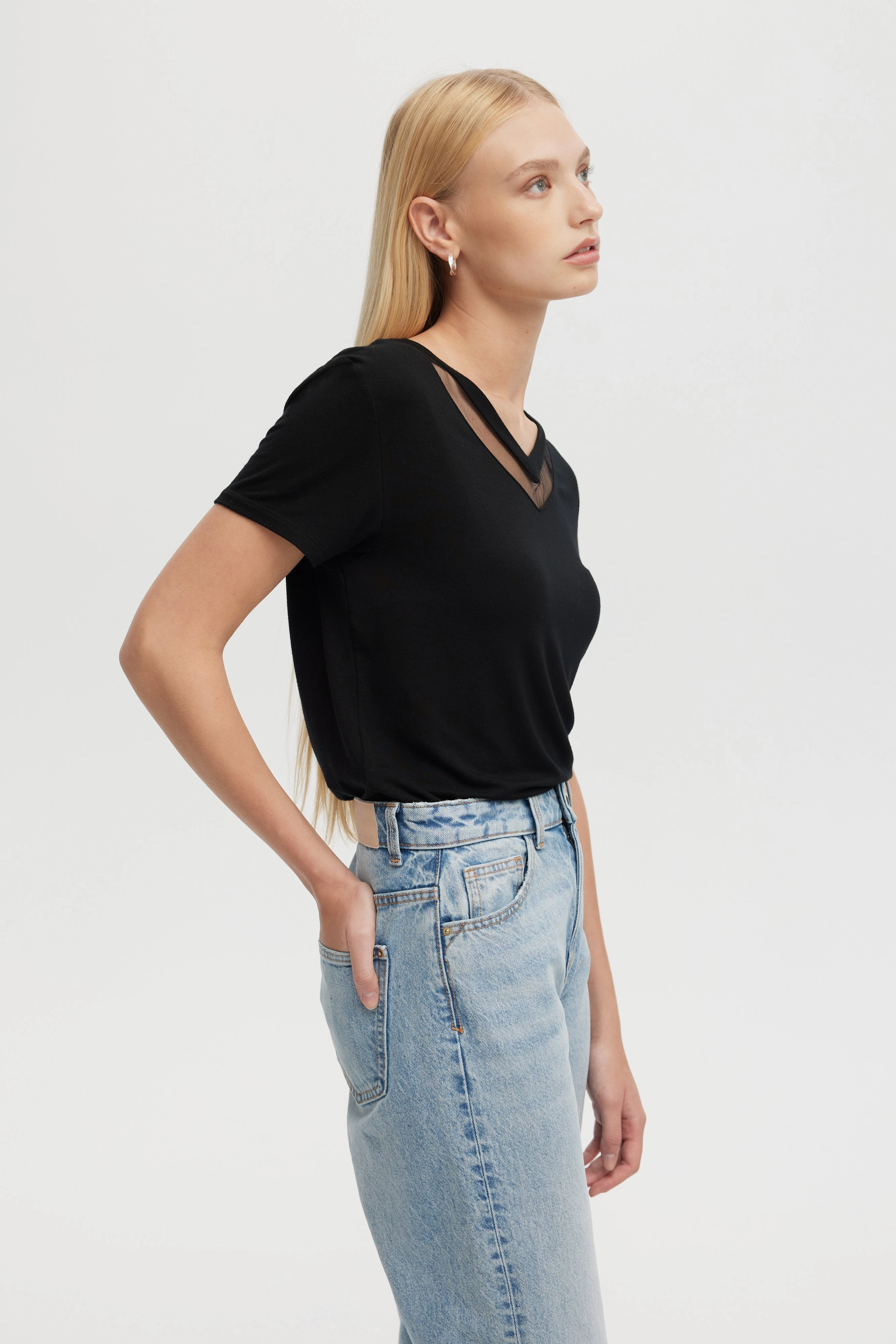 DoubleLayered Collar Antibacterial Treatment TULLE INSERTS V-NECK TEE