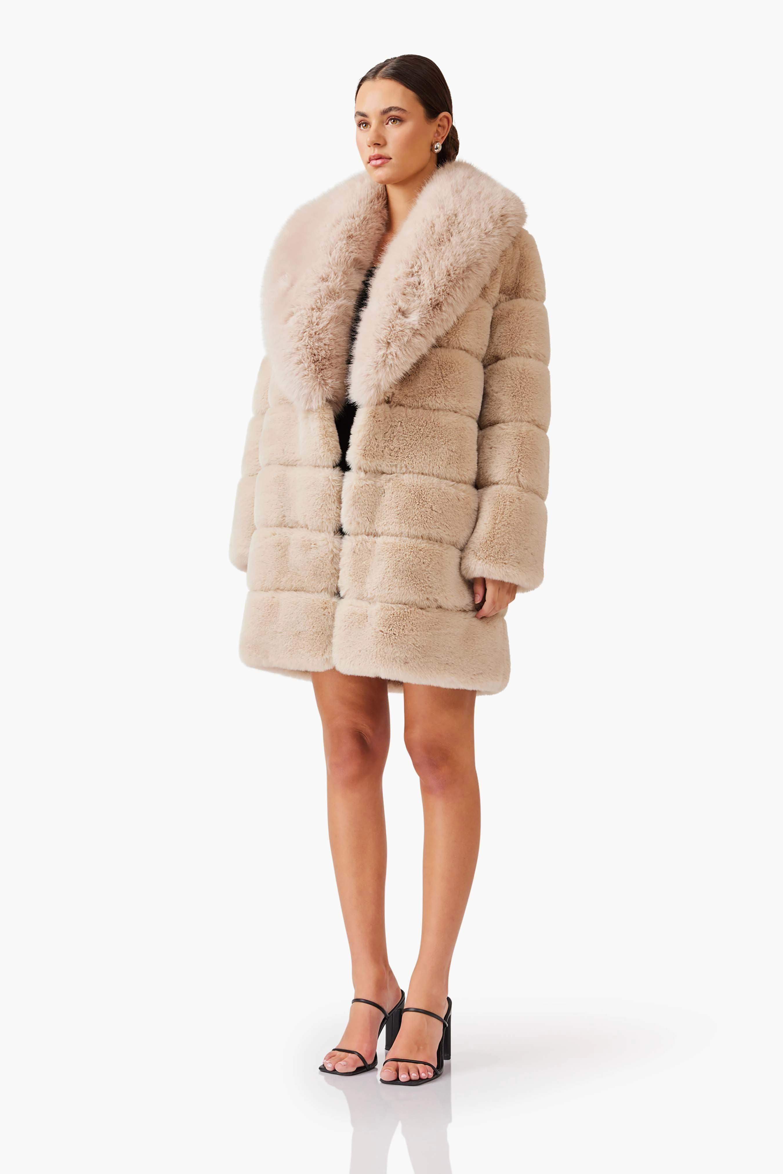 Brunch Outfit Keystone Faux Fur Coat in Beige