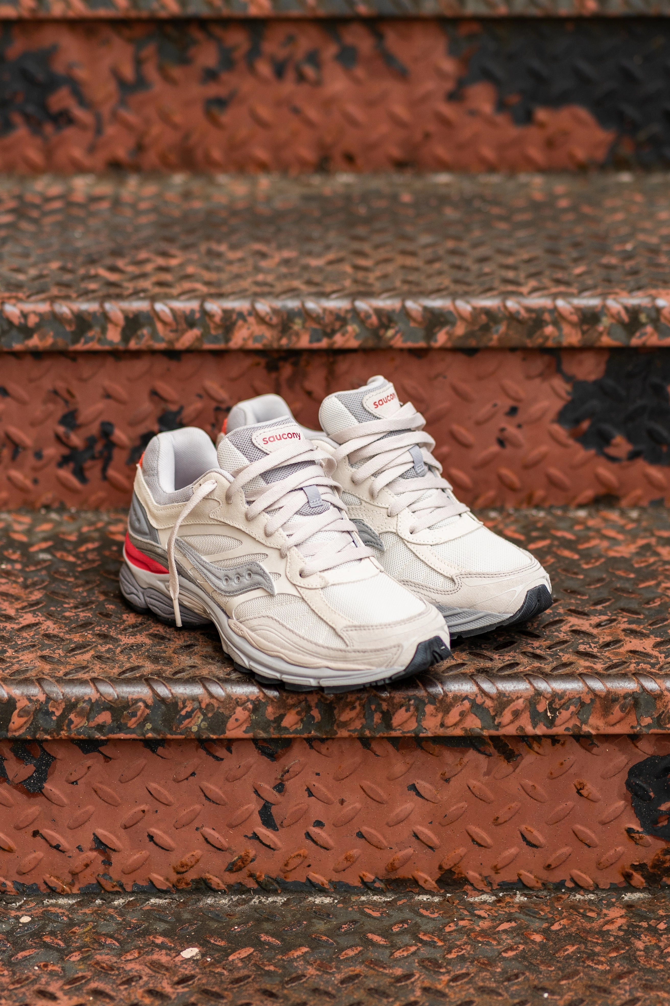 Mens Saucony OG ProGrid Omni 9 (Ivory/Grey) All Day Comfort Tech