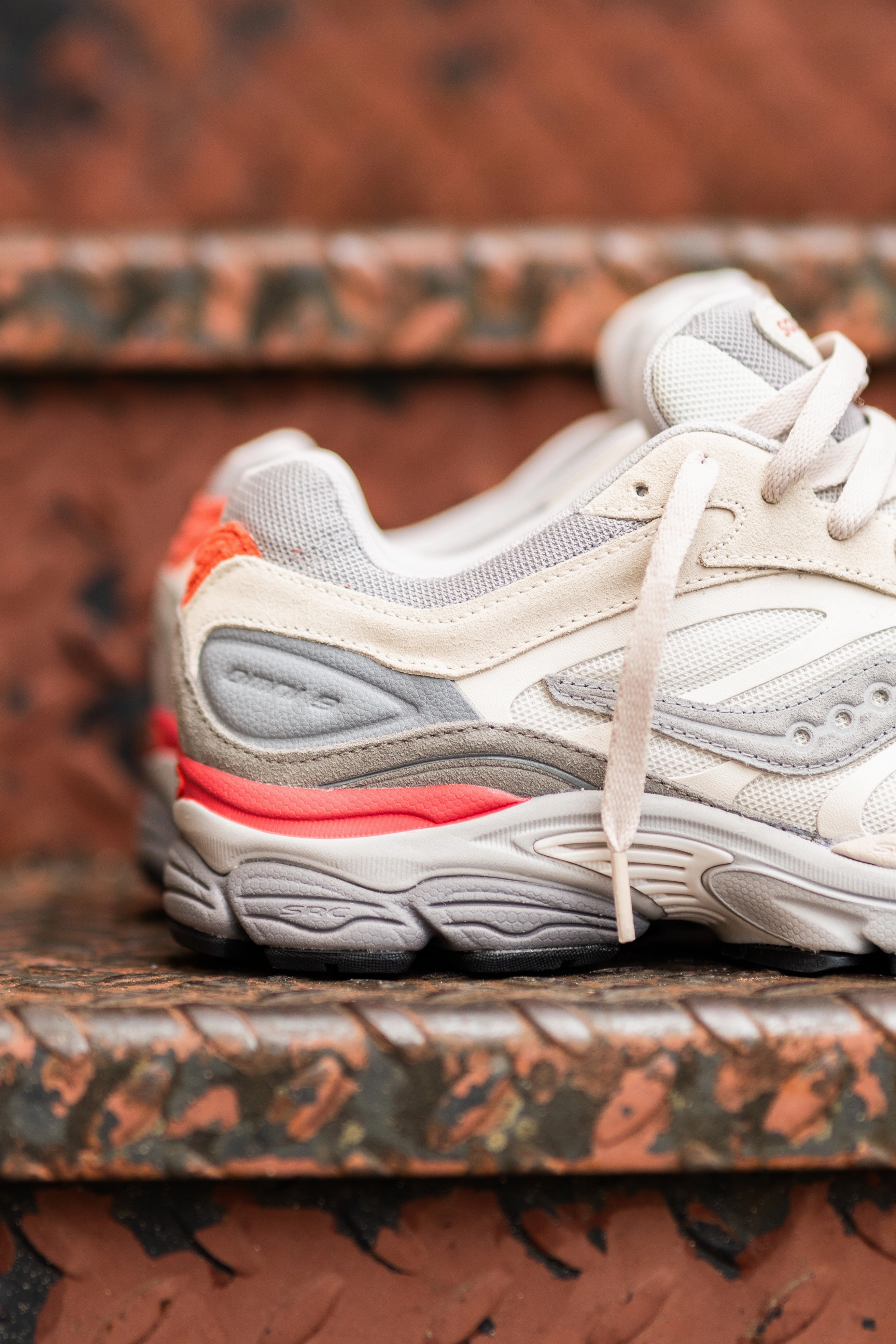 sport mix Shock Touch Mens Saucony OG ProGrid Omni 9 (Ivory/Grey)