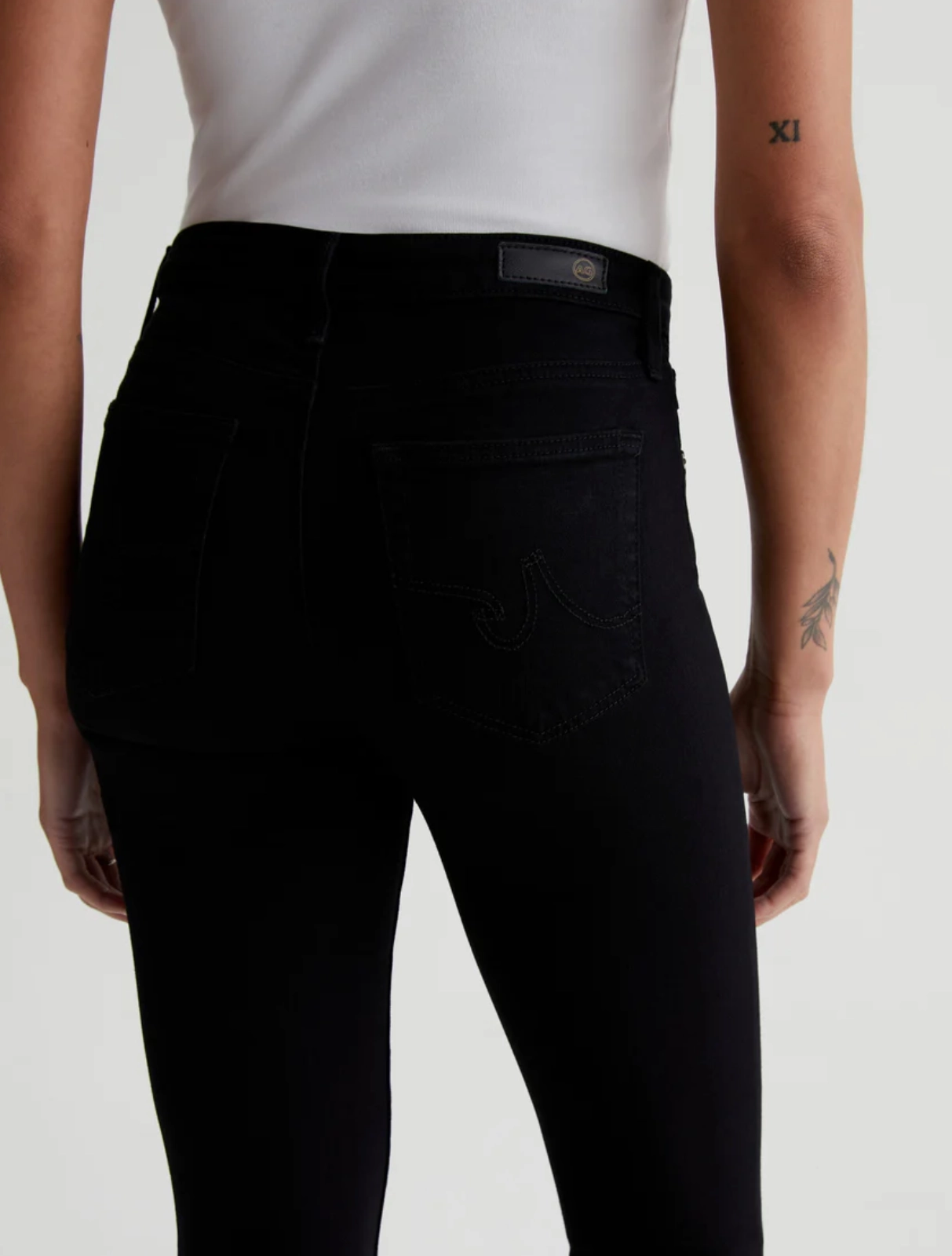PRIMA MID RISE SLIM IN SUPER BLACK Sanded Seam Comfort