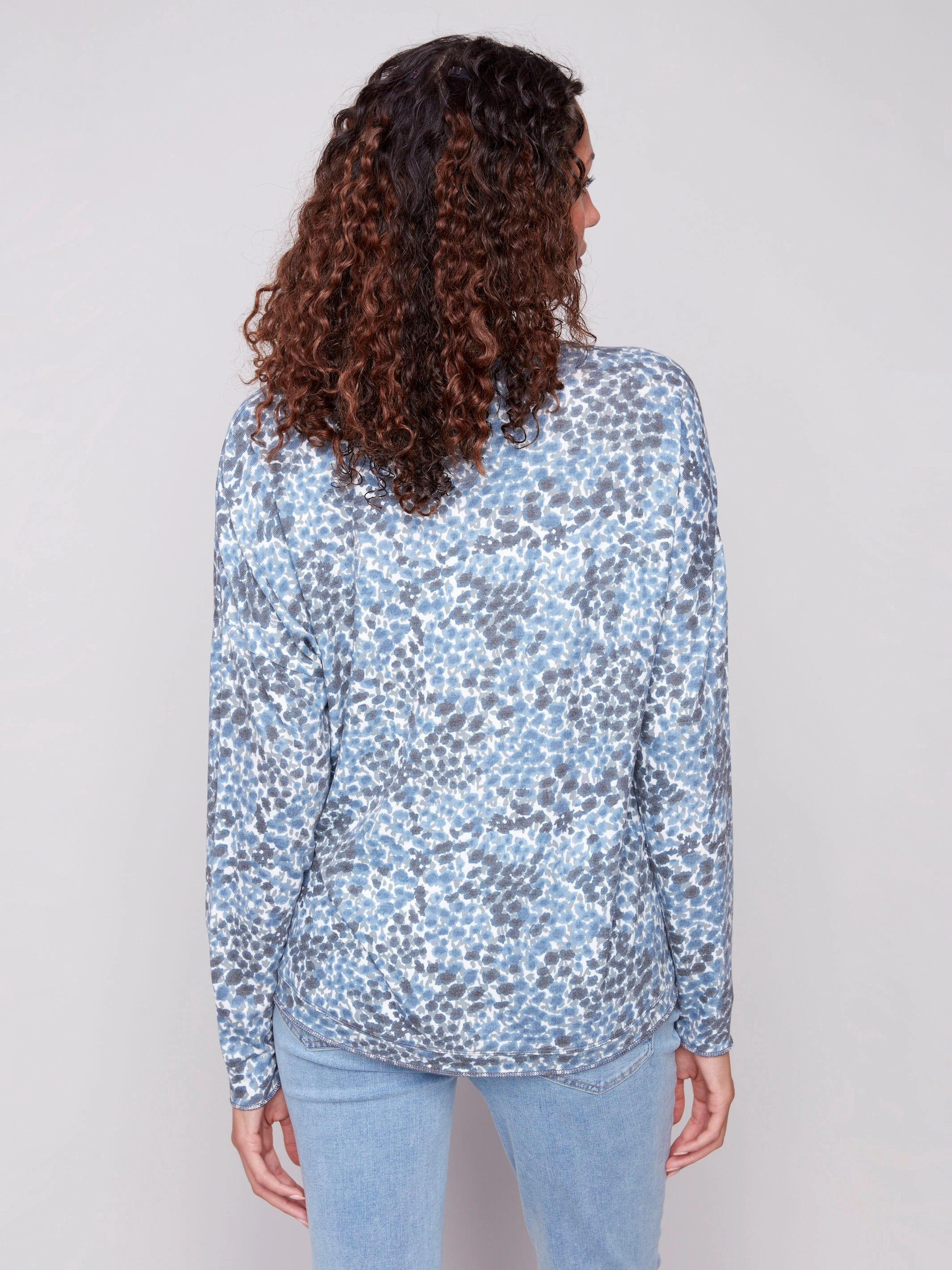 Durable Interlock Stitch Low Profile Collar Printed V-Neck Knit Top - Ditsy