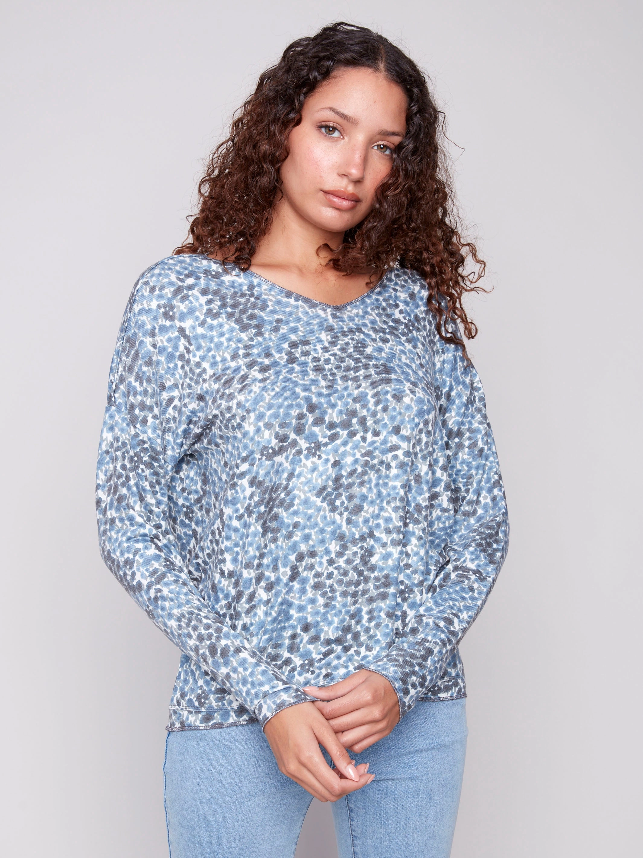 Breathable back panel QuickDry Technology Printed V-Neck Knit Top - Ditsy
