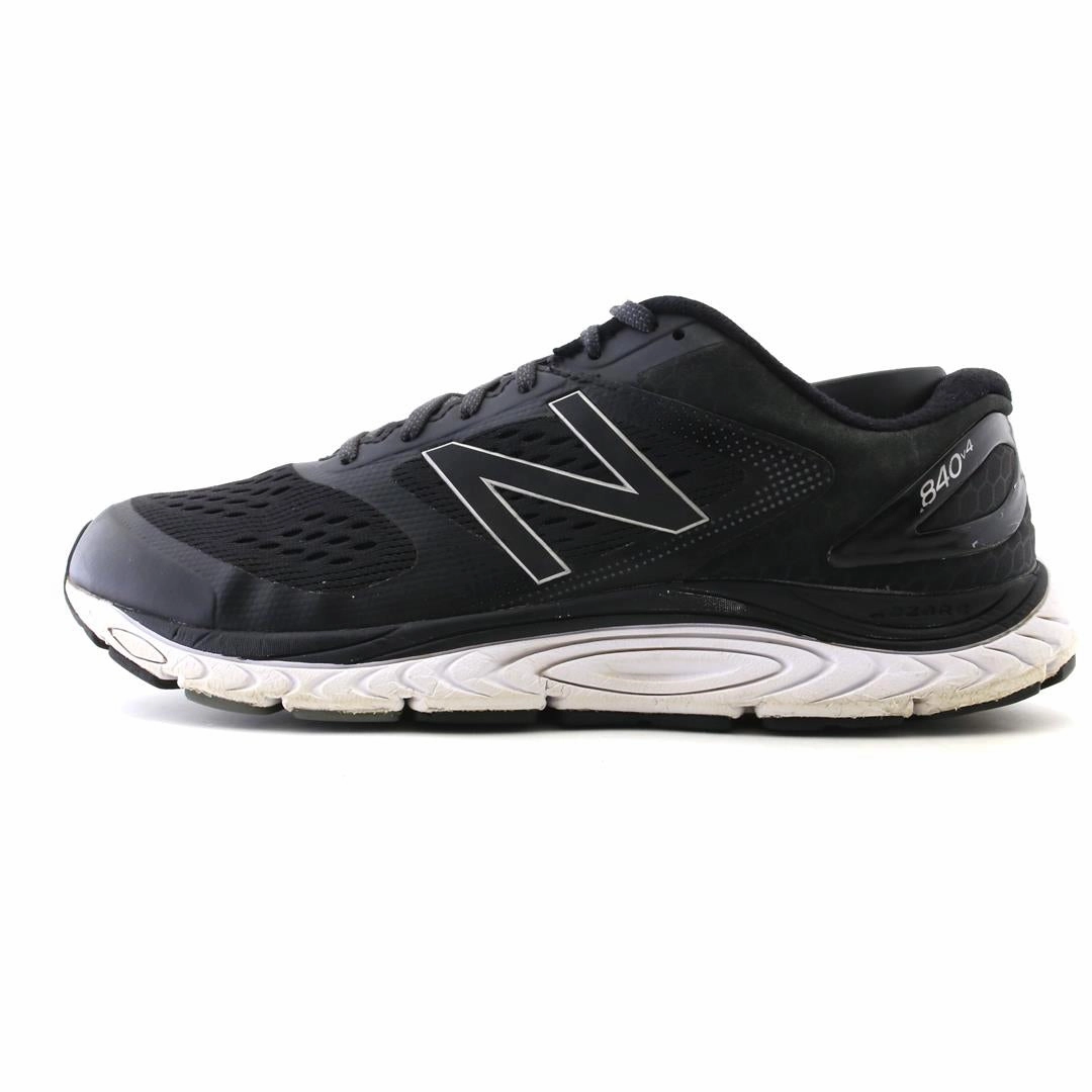 NEW BALANCE 840V4 Odor Free running in a historical site shoes