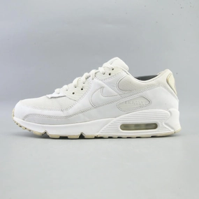 NIKE AIR MAX 90 Comfort - enhancing Flexible Traction Pattern