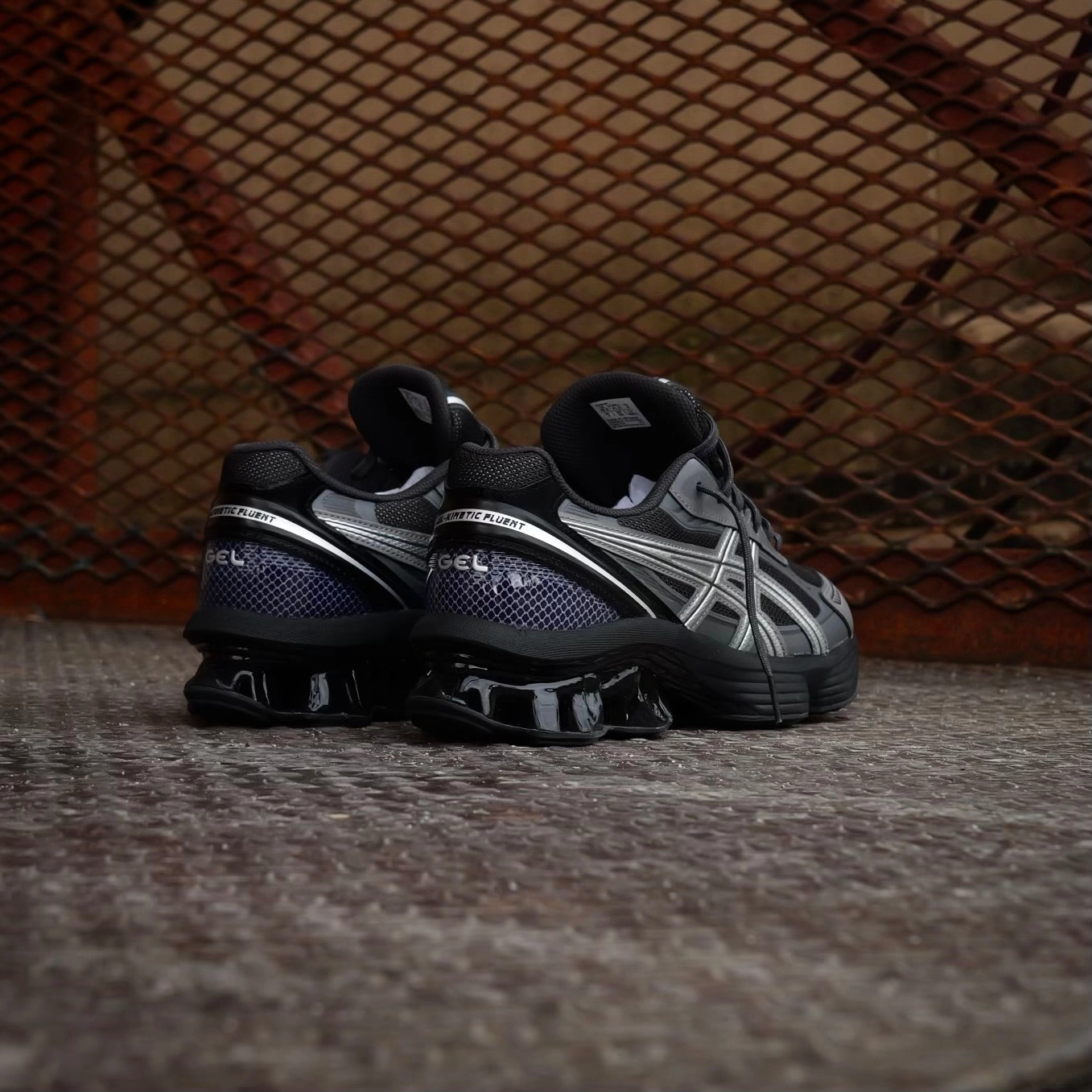 Perforated Vamp Mens Asics Gel-Kinetic Fluent (Graphite Grey/Pure Silver)